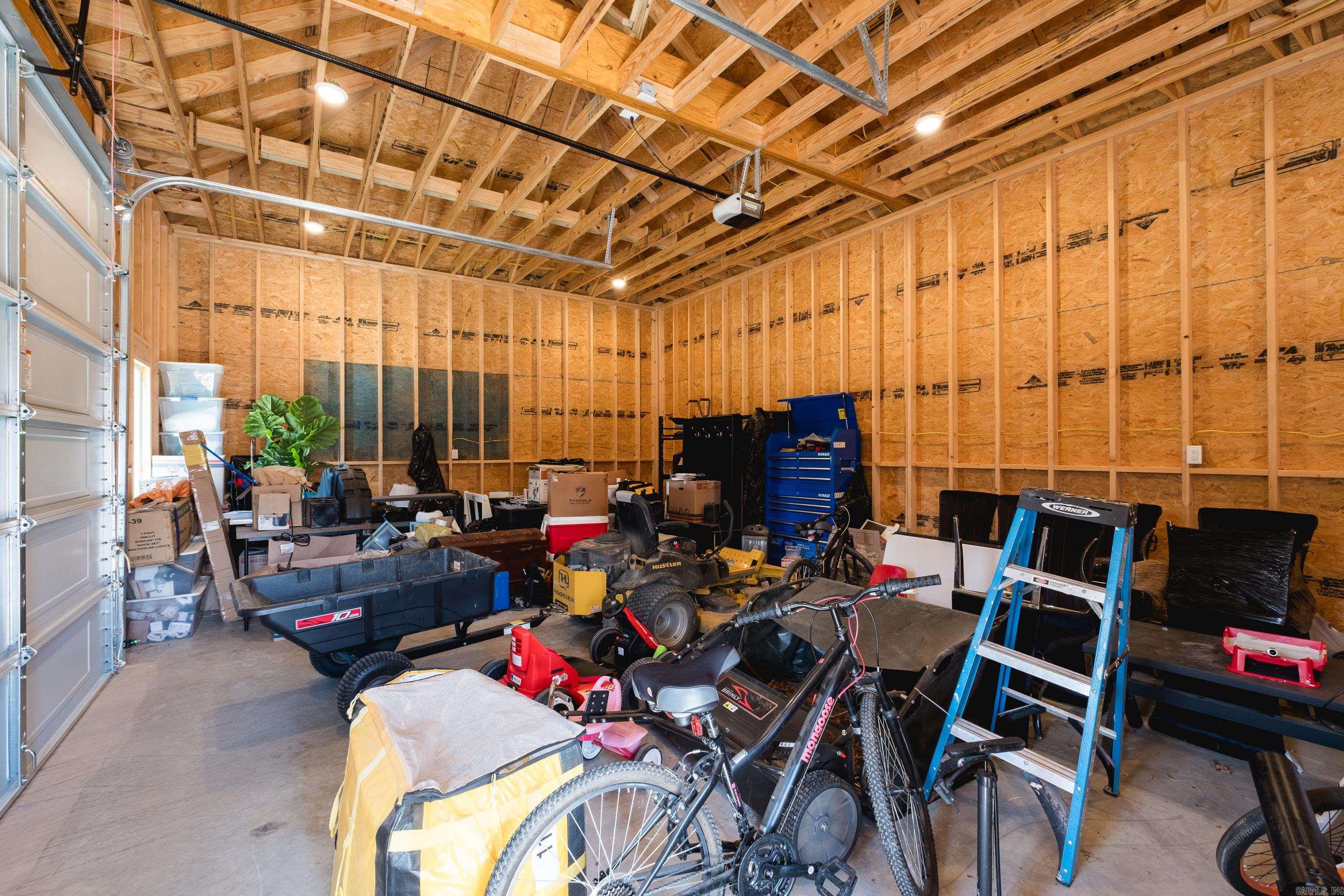 2072 Mohegan Trail