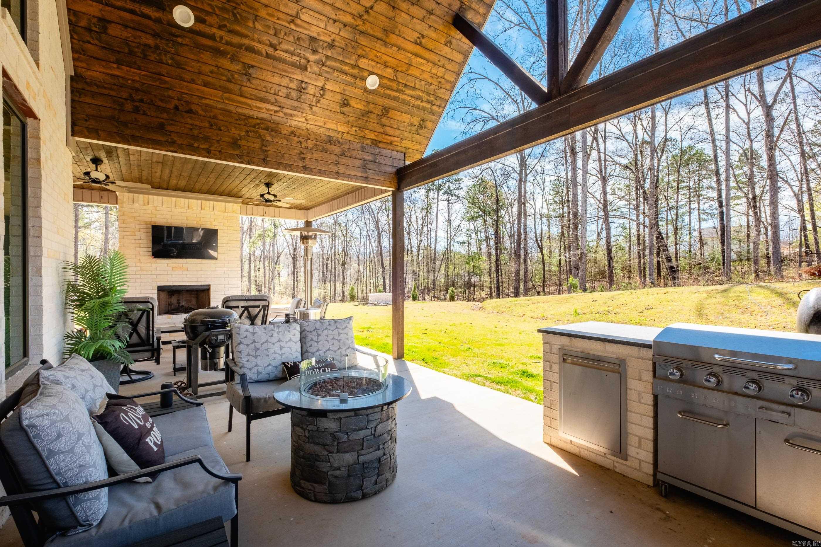 2072 Mohegan Trail