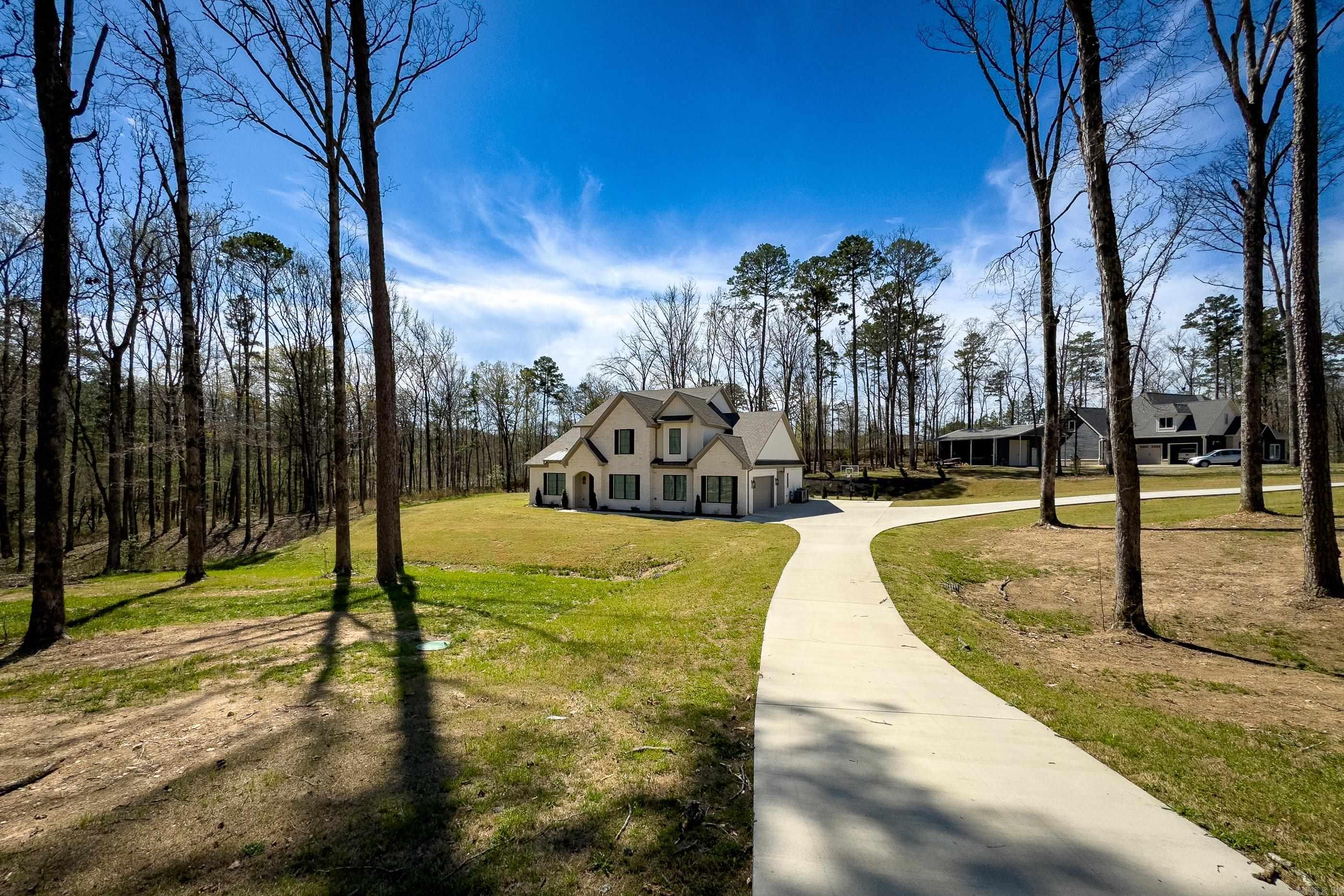 2072 Mohegan Trail