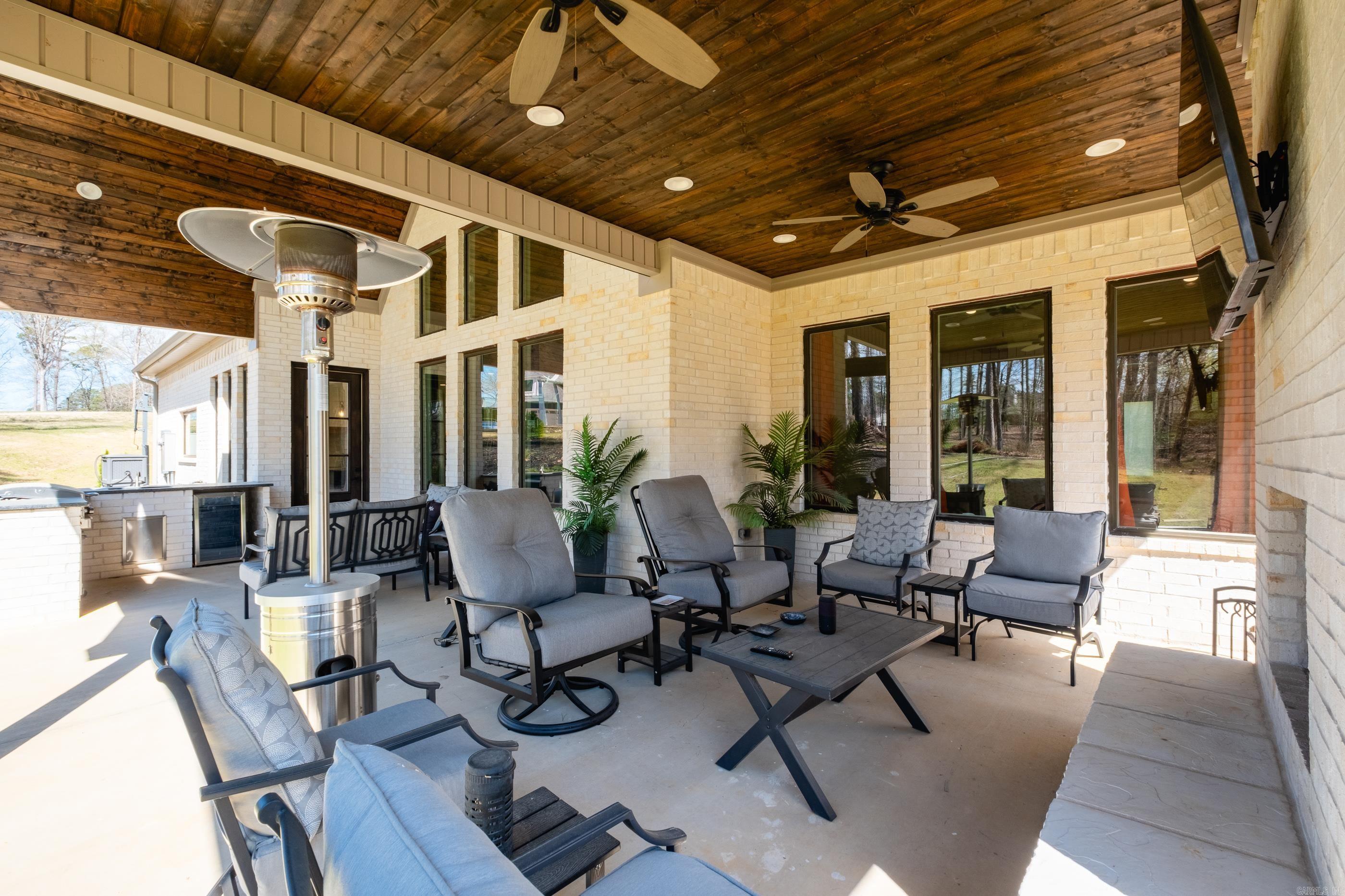 2072 Mohegan Trail