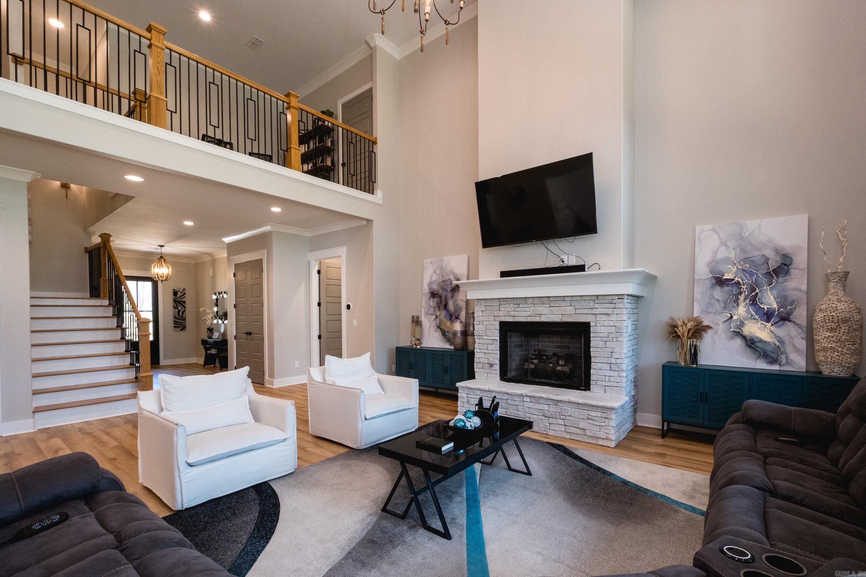 2072 Mohegan Trail