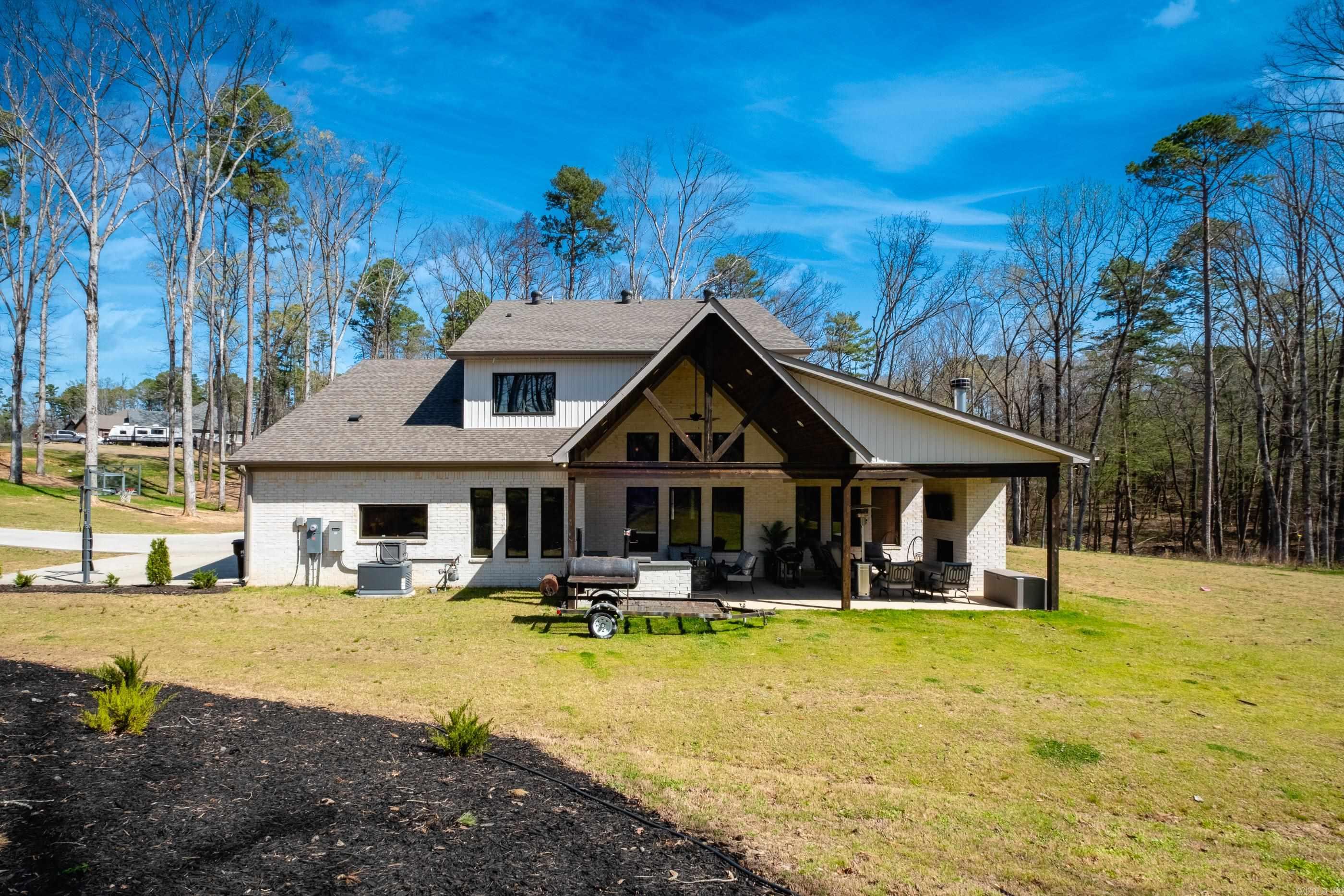 2072 Mohegan Trail