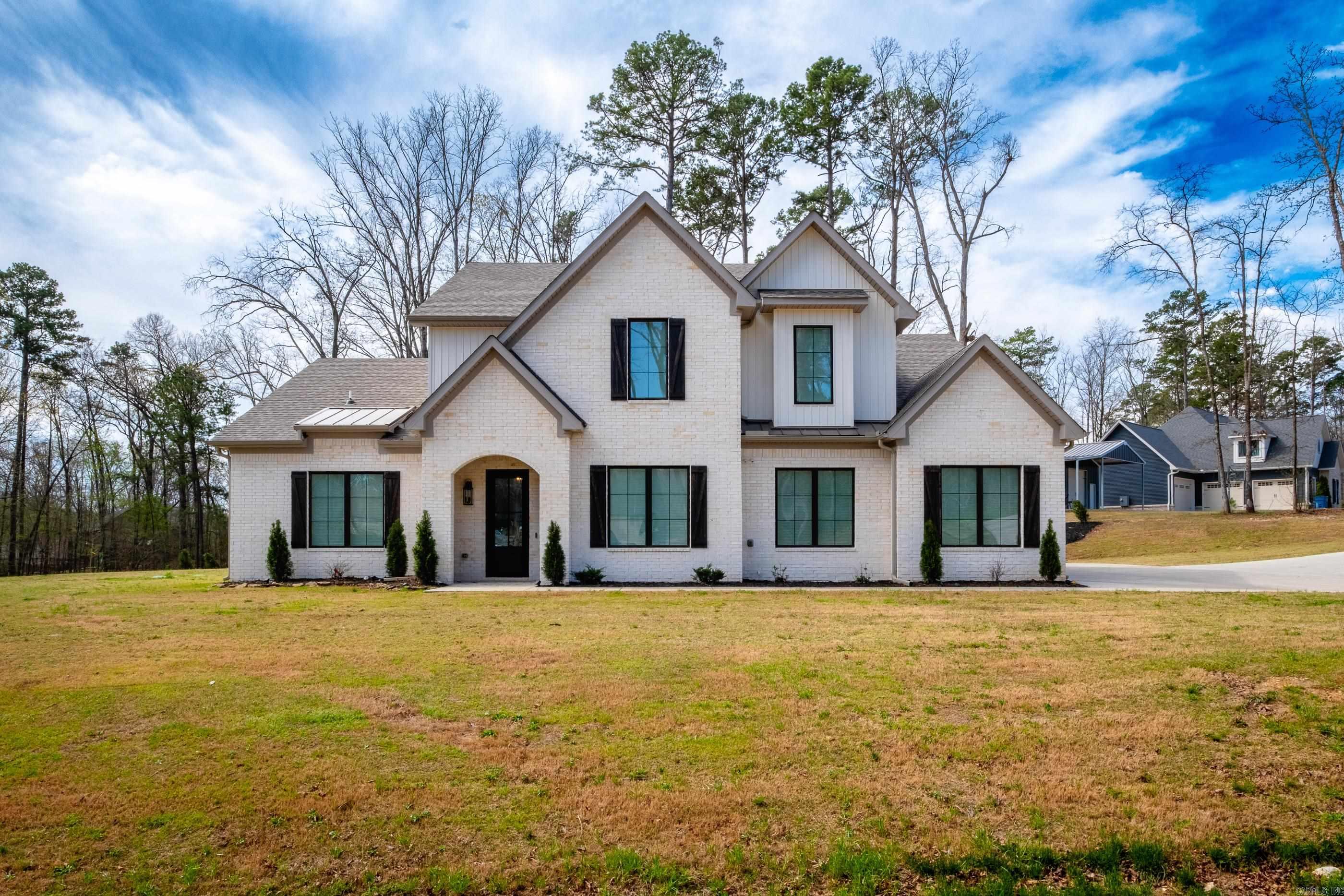 2072 Mohegan Trail
