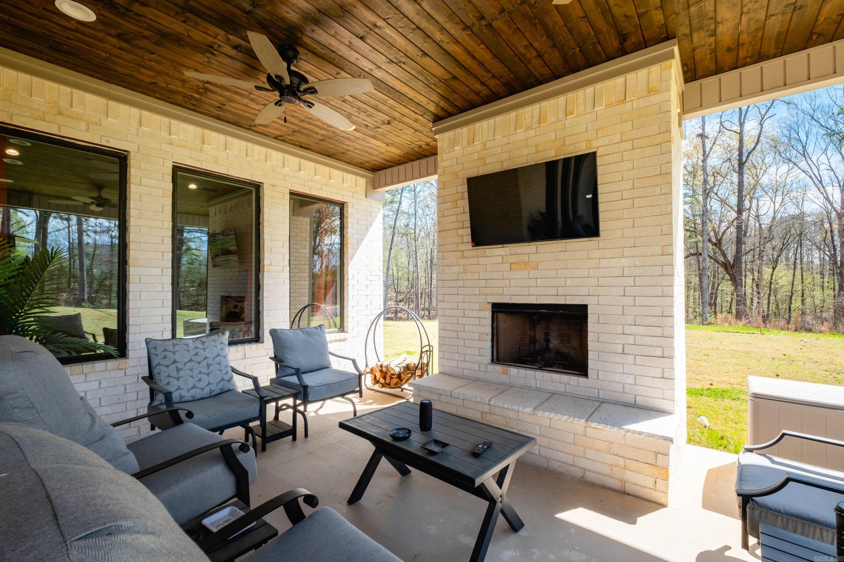 2072 Mohegan Trail