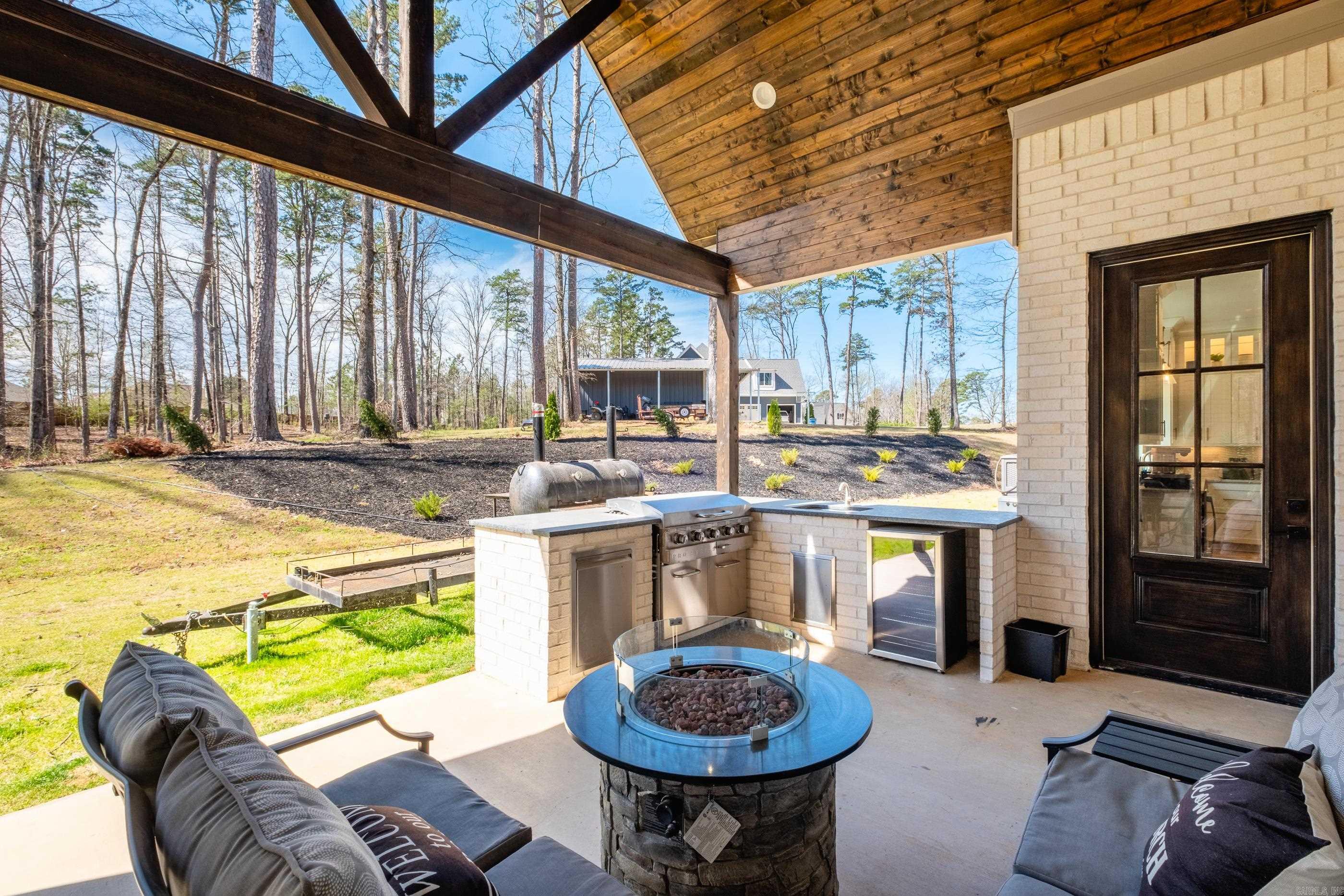 2072 Mohegan Trail