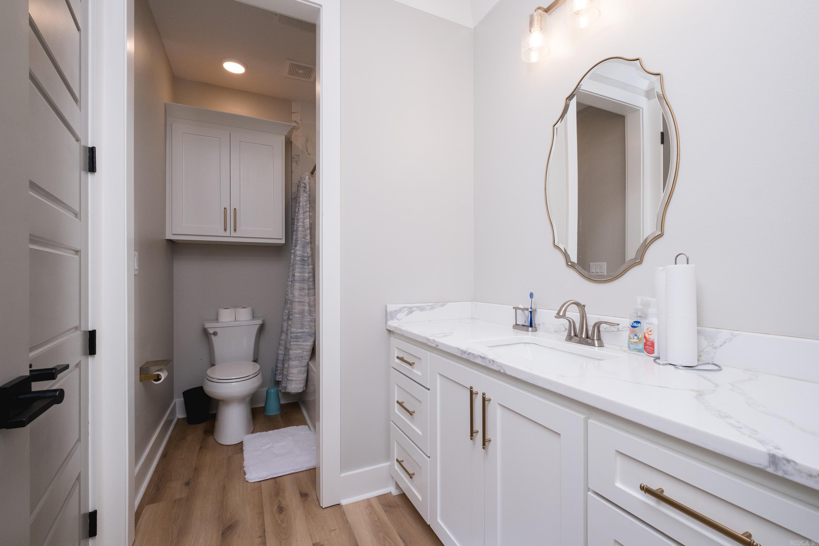 2072 Mohegan Trail