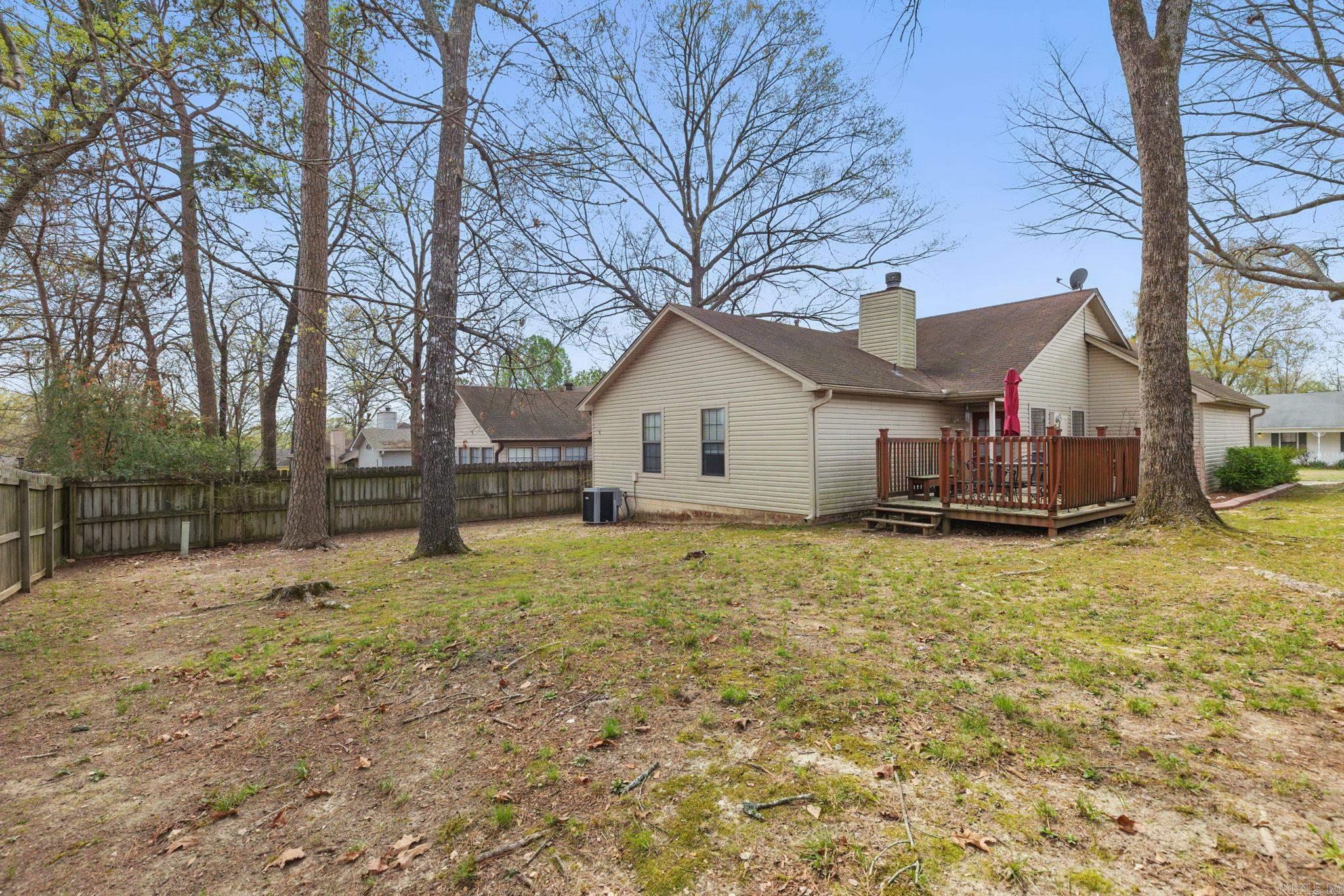 3 Redleaf Cir