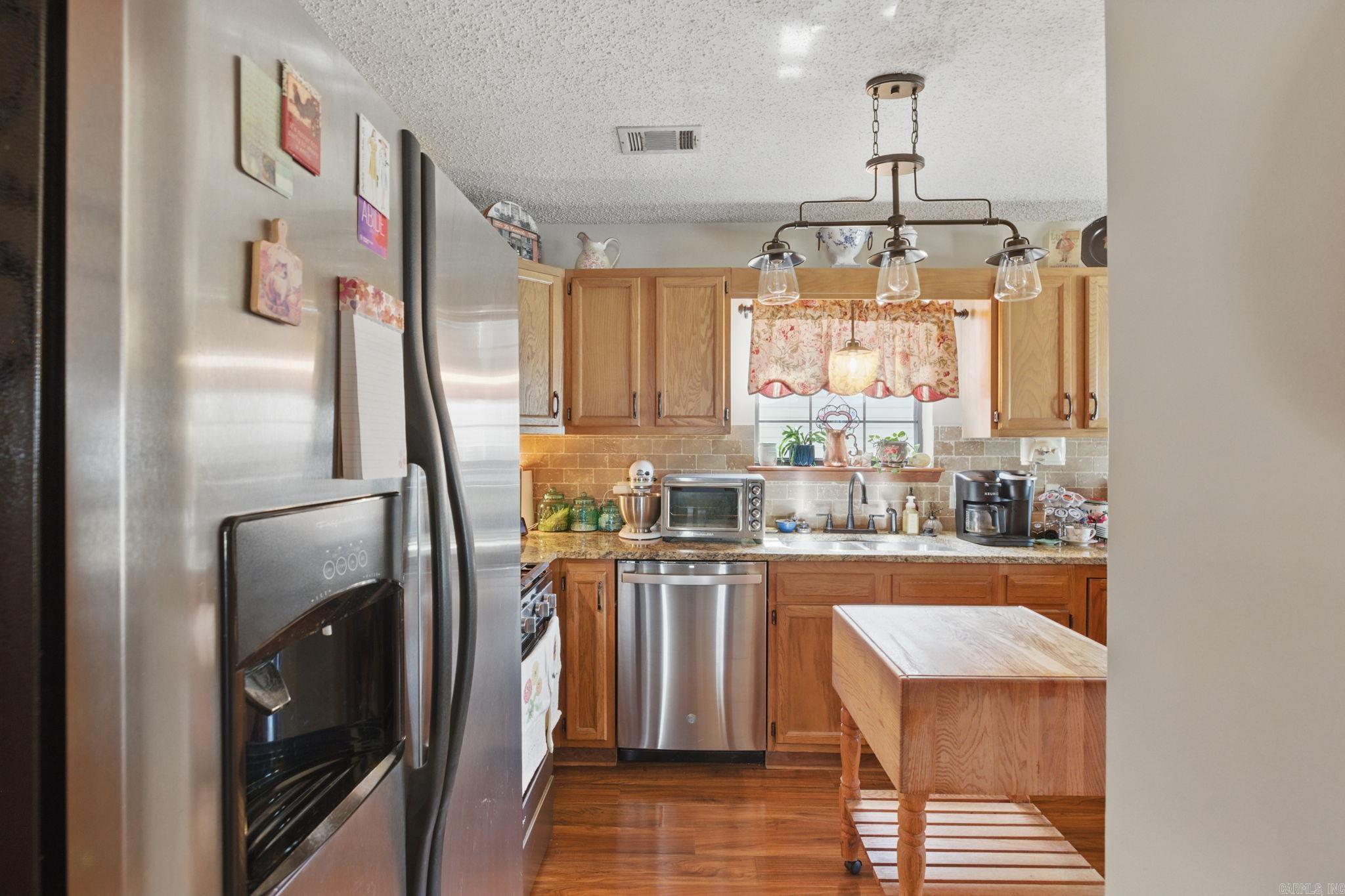3 Redleaf Cir