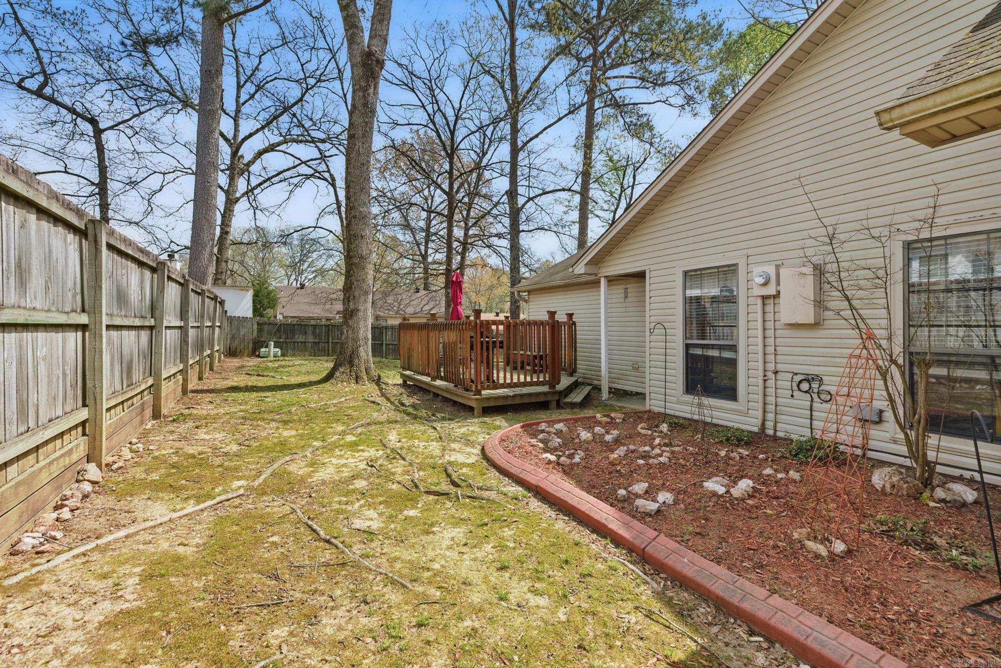 3 Redleaf Cir