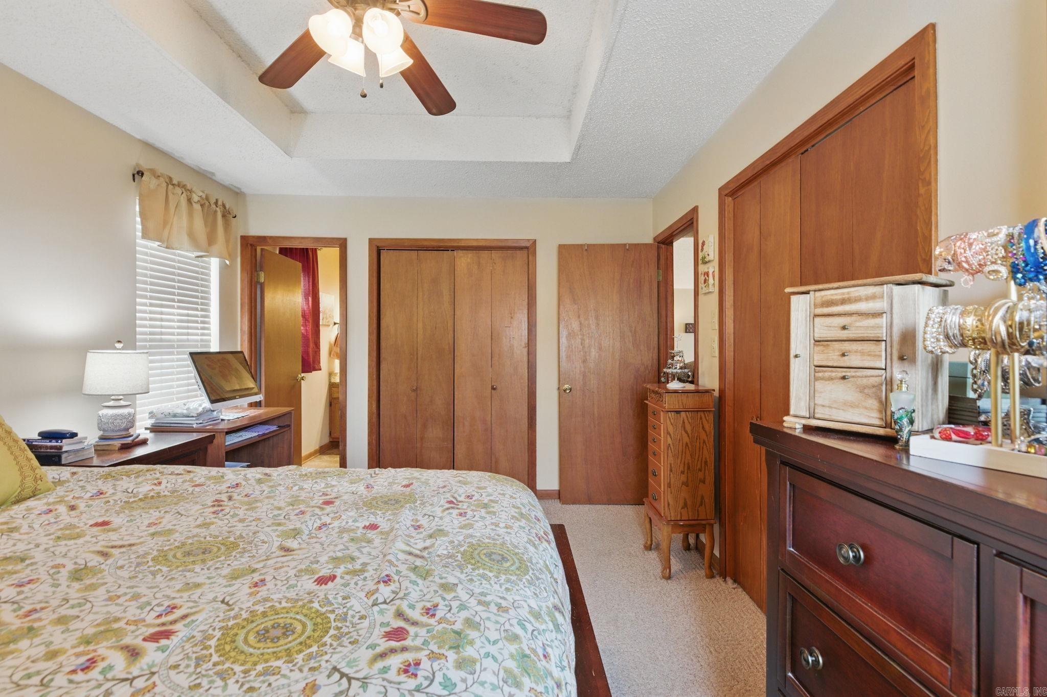 3 Redleaf Cir