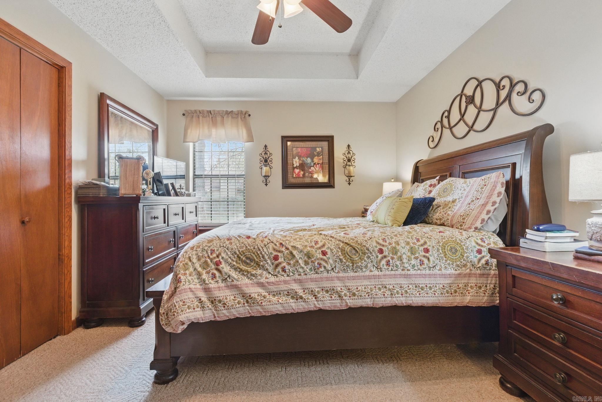 3 Redleaf Cir