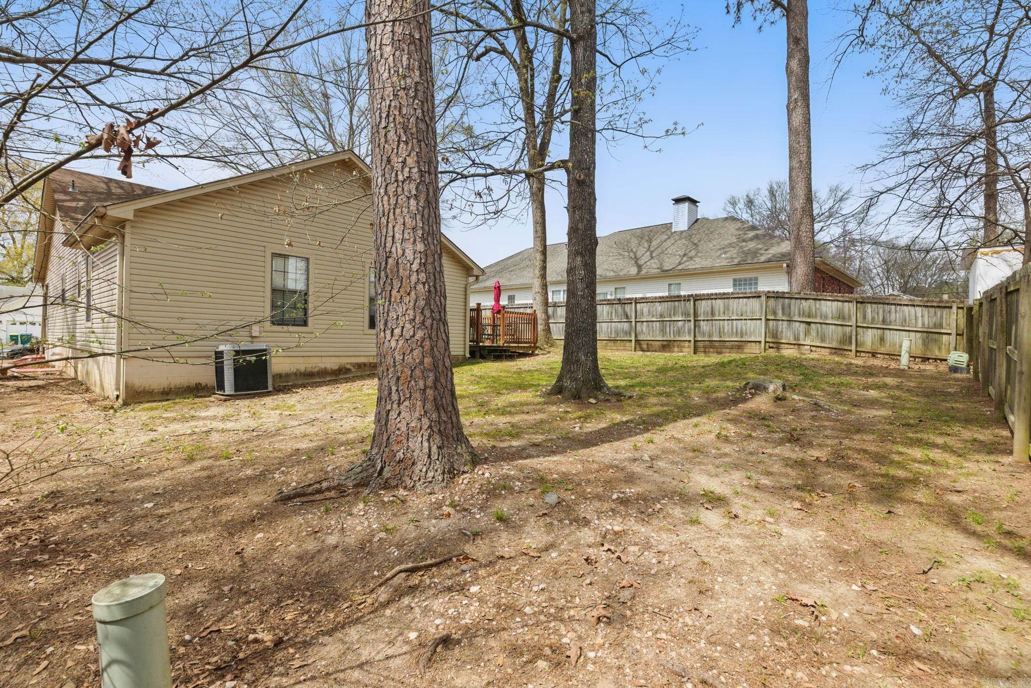3 Redleaf Cir