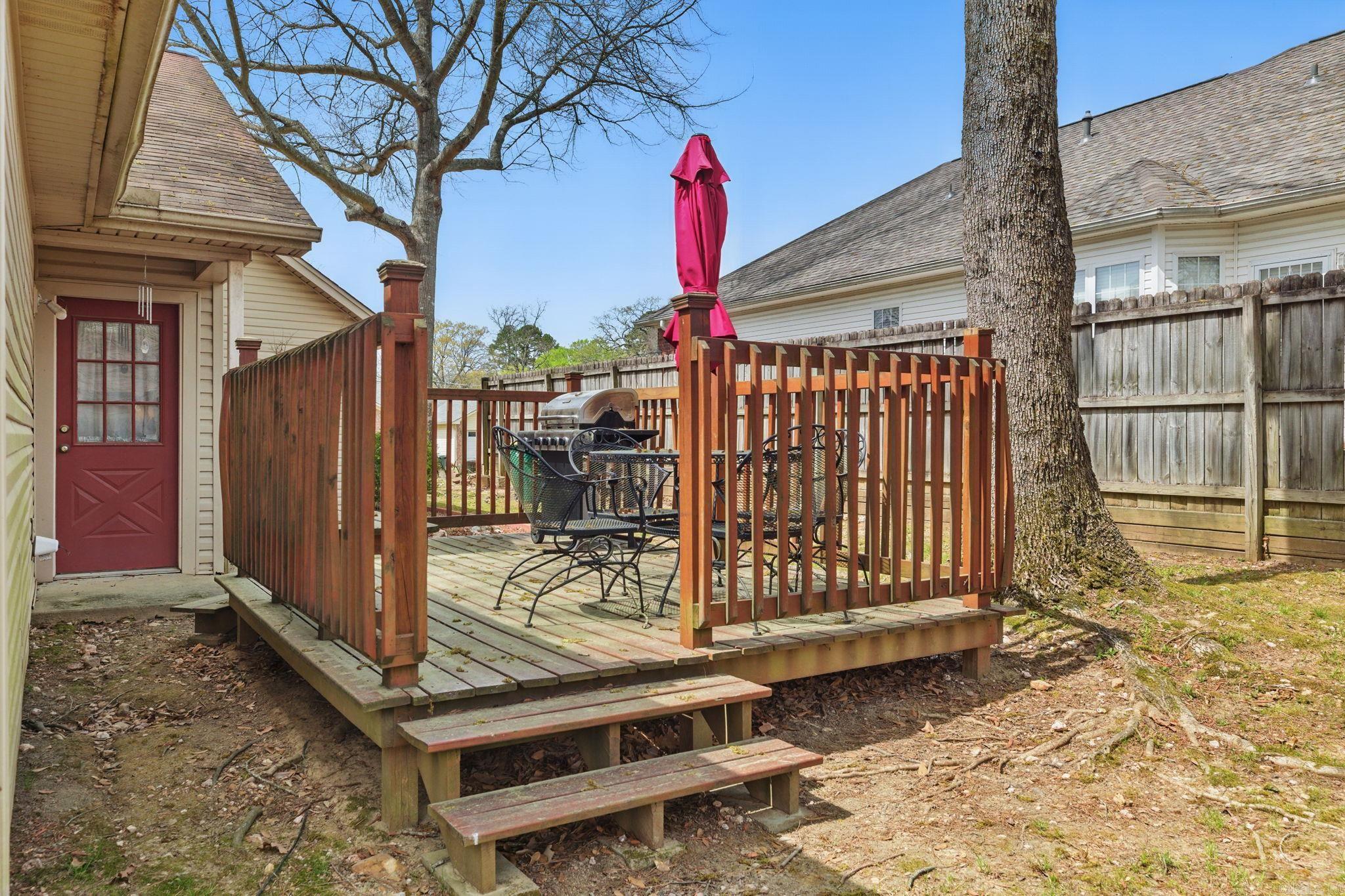 3 Redleaf Cir