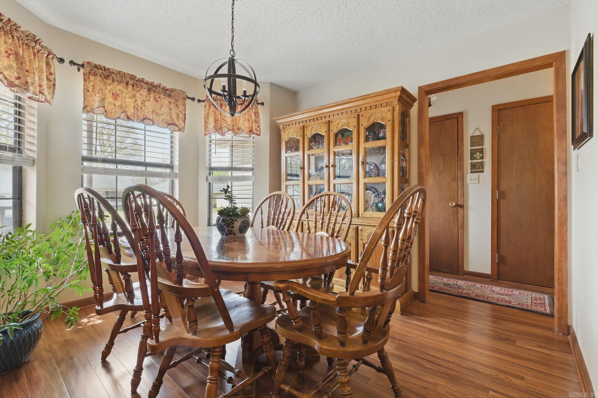 3 Redleaf Cir