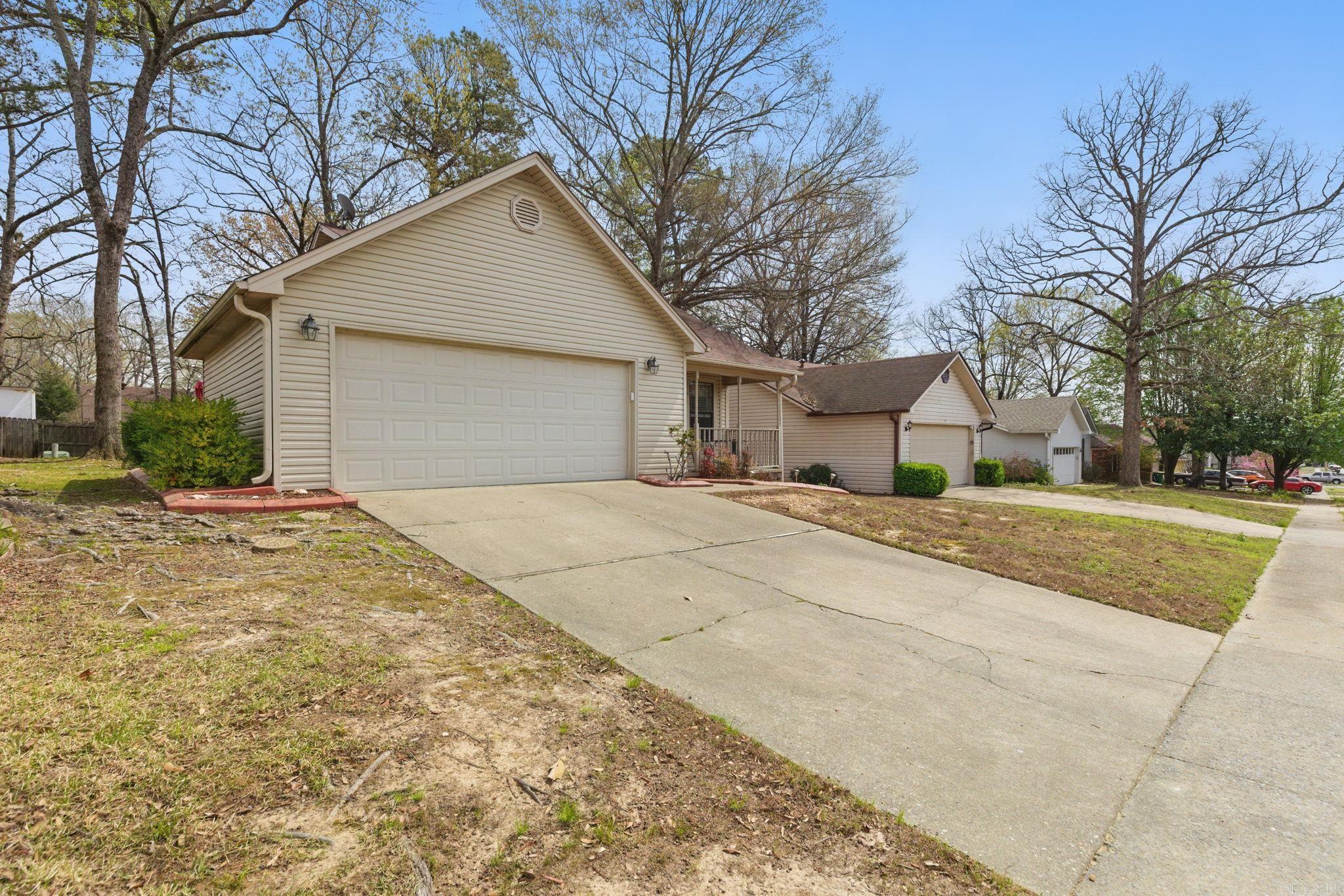 3 Redleaf Cir