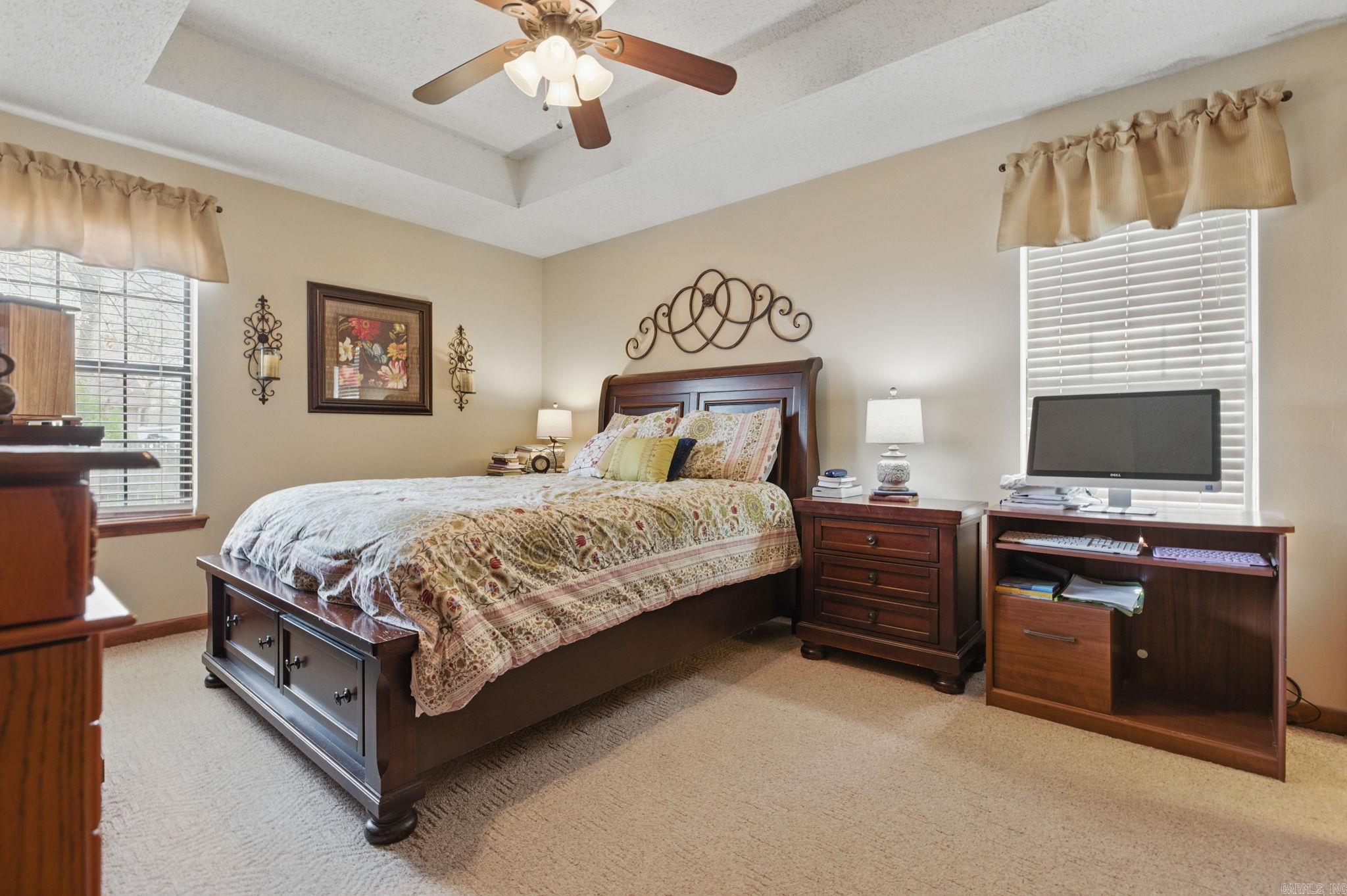 3 Redleaf Cir
