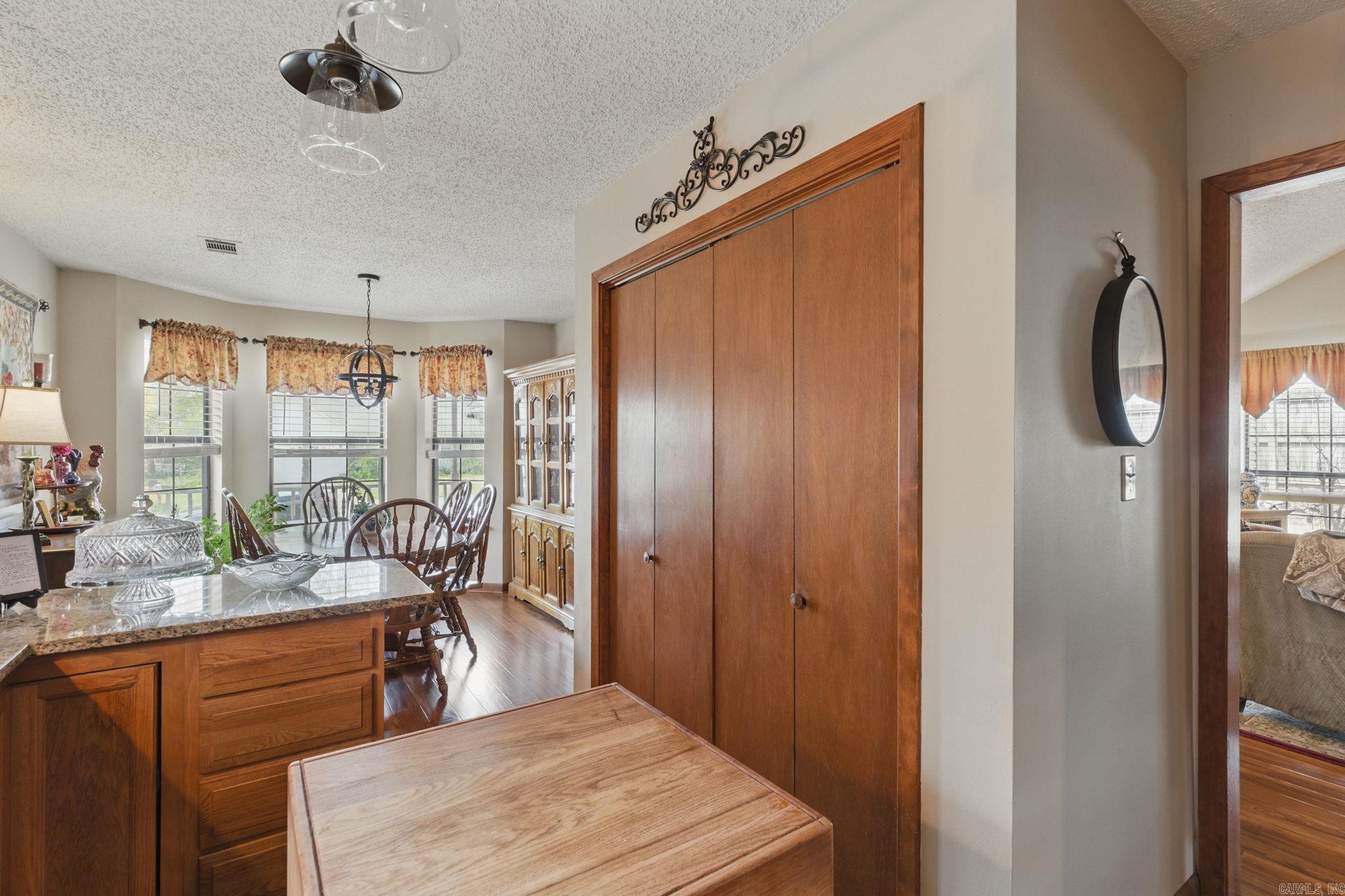 3 Redleaf Cir