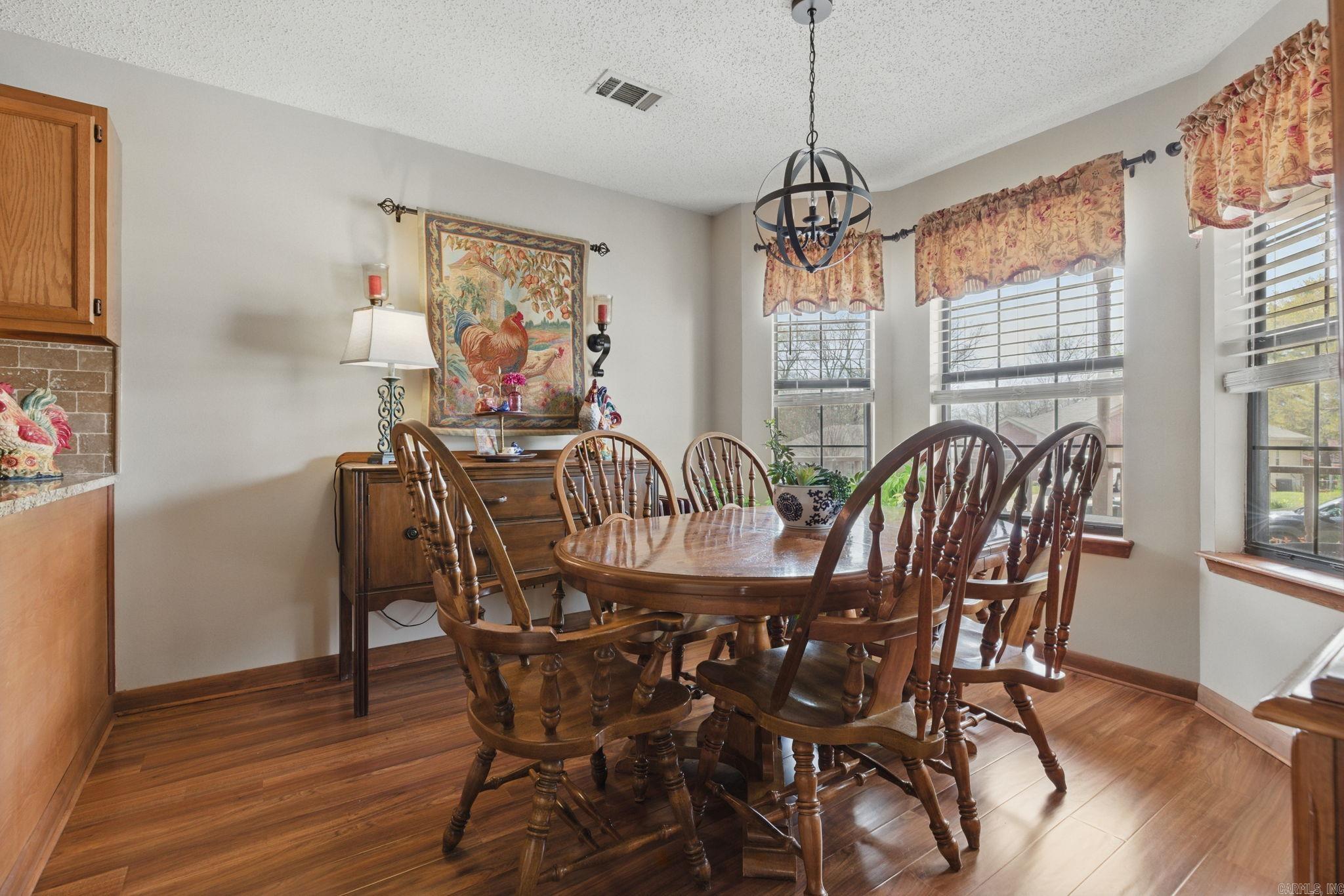 3 Redleaf Cir