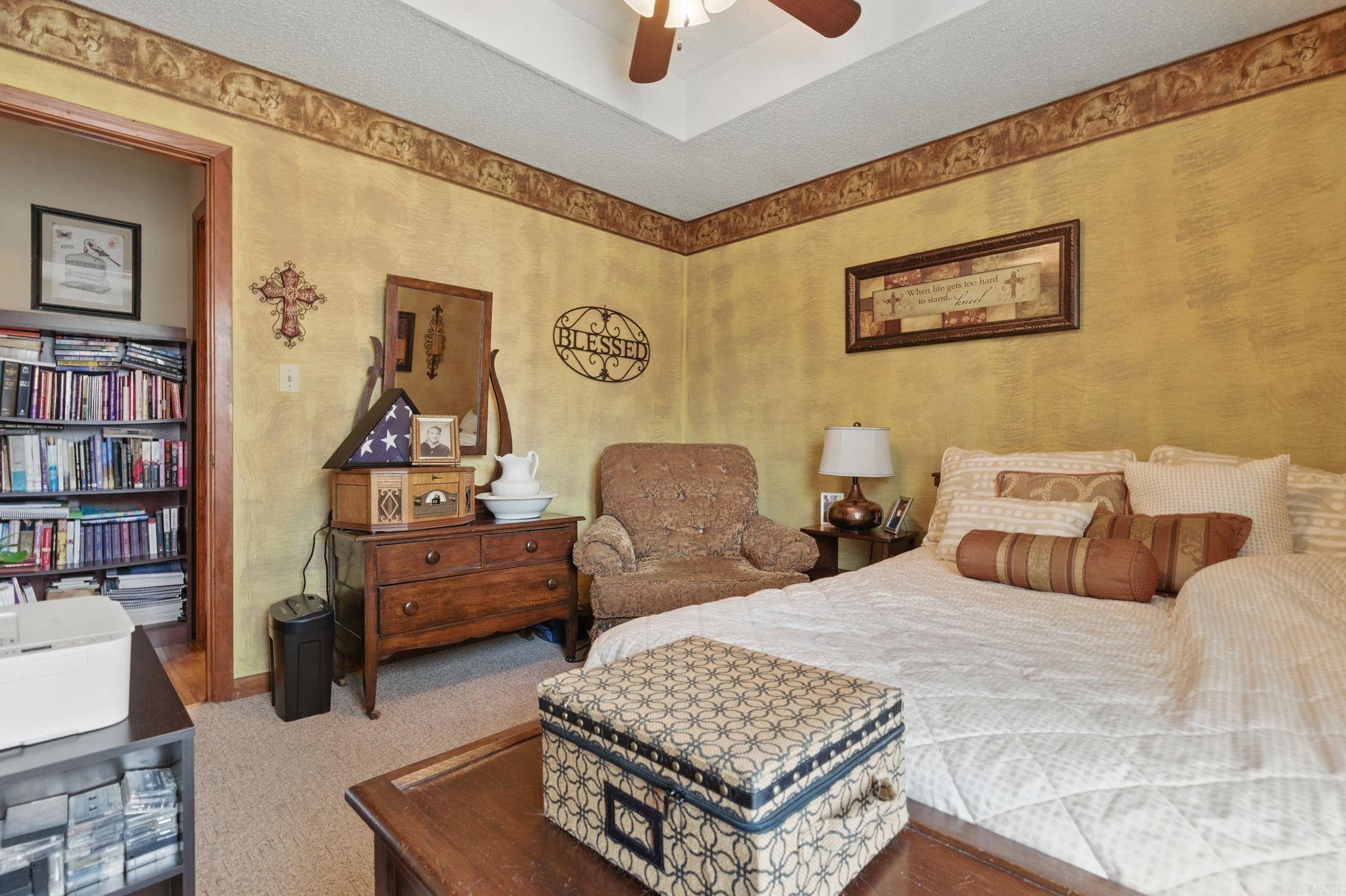 3 Redleaf Cir