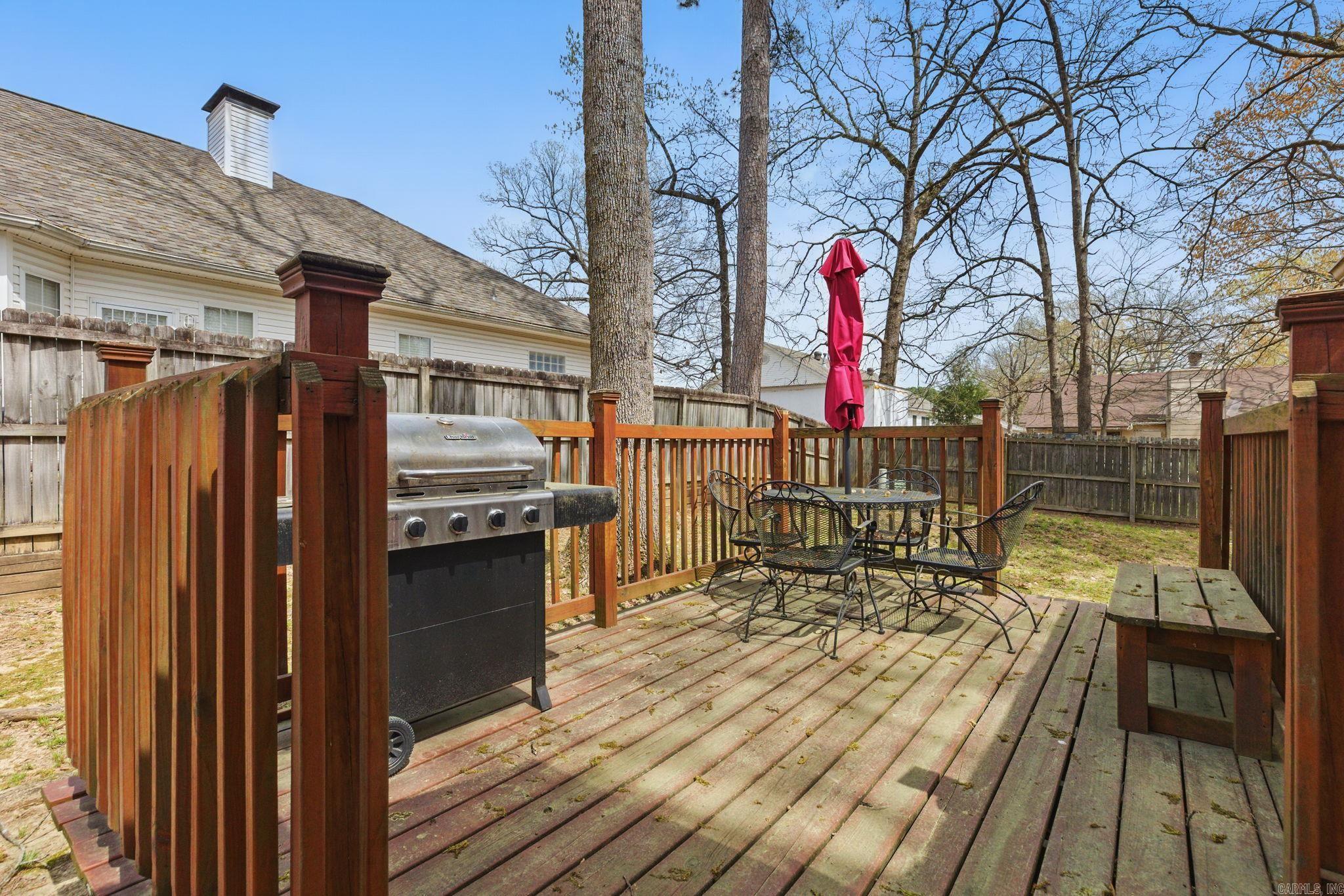 3 Redleaf Cir
