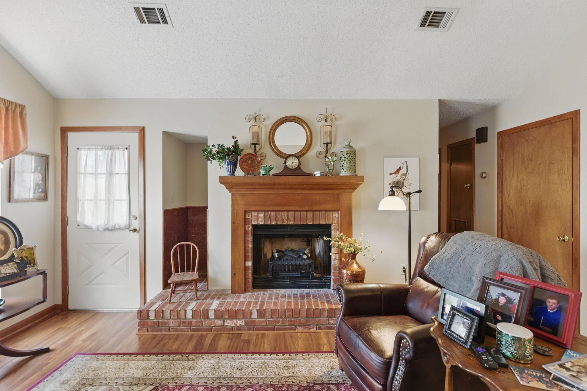 3 Redleaf Cir