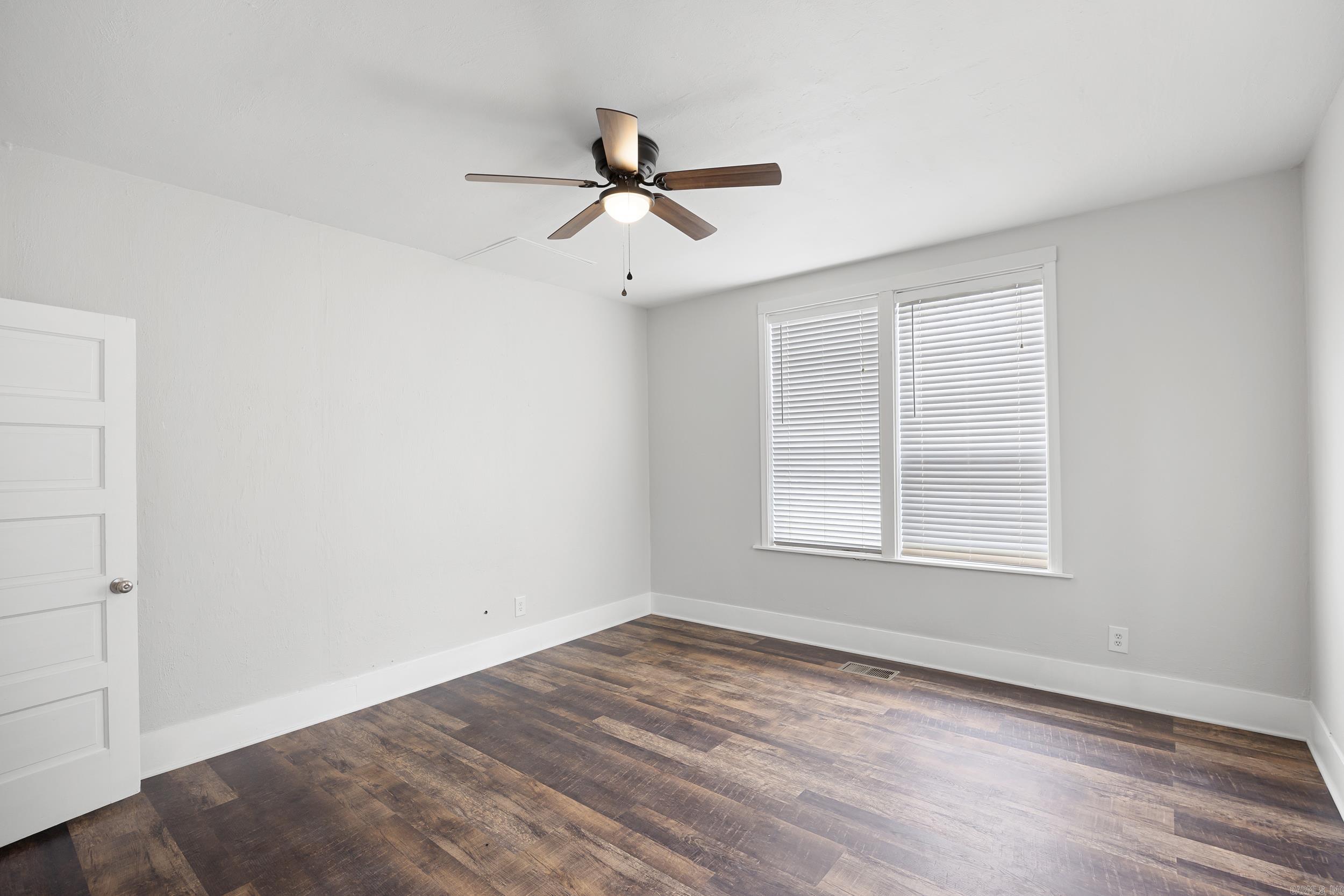 405 Avenue 1 NE