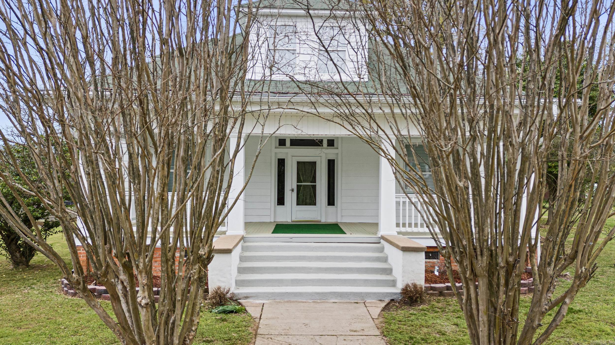405 Avenue 1 NE