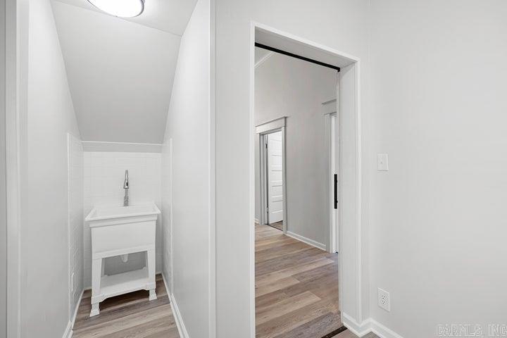 405 Avenue 1 NE