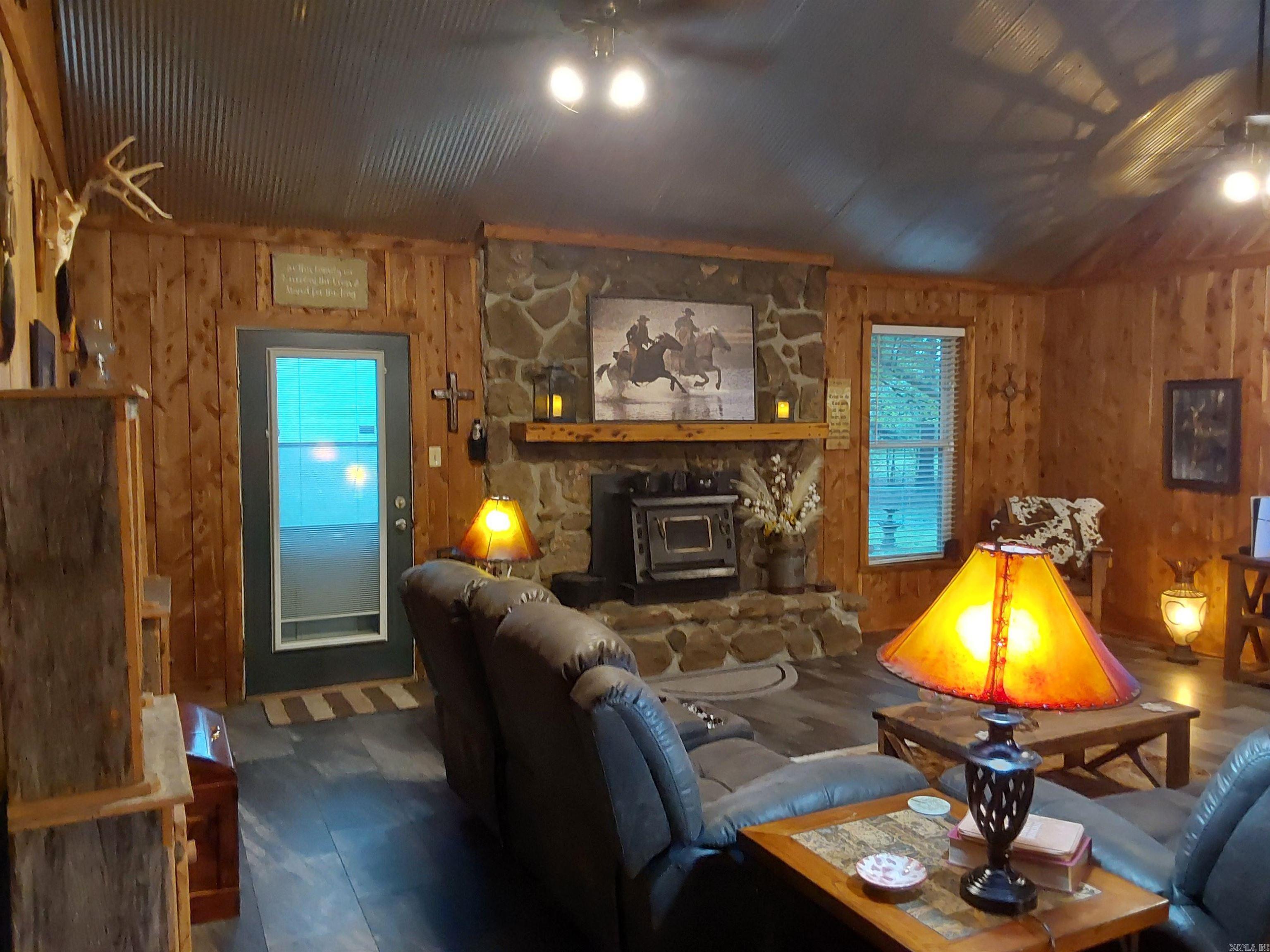 638 Highway 25 N