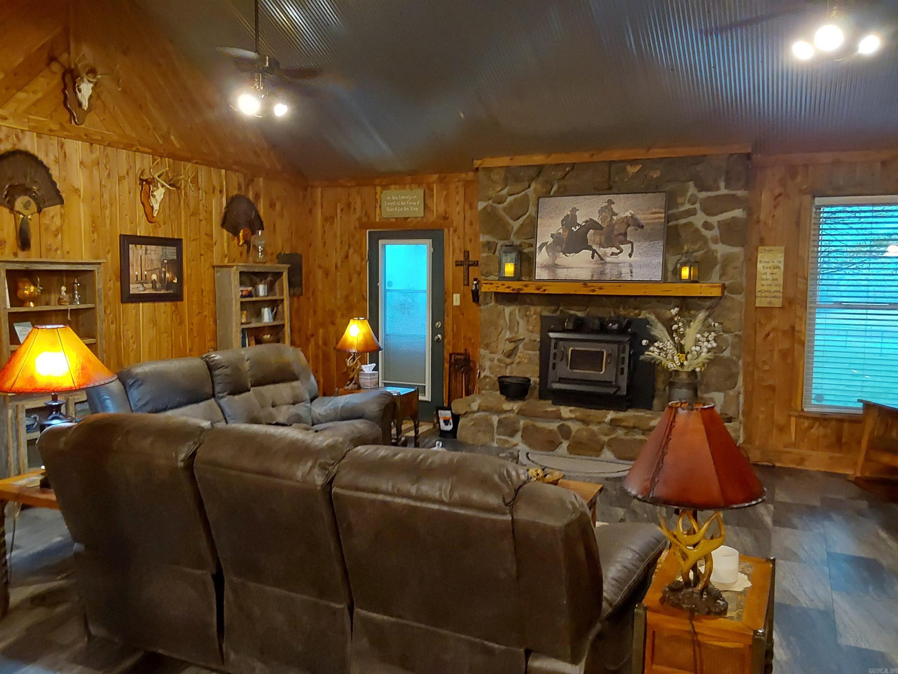 638 Highway 25 N
