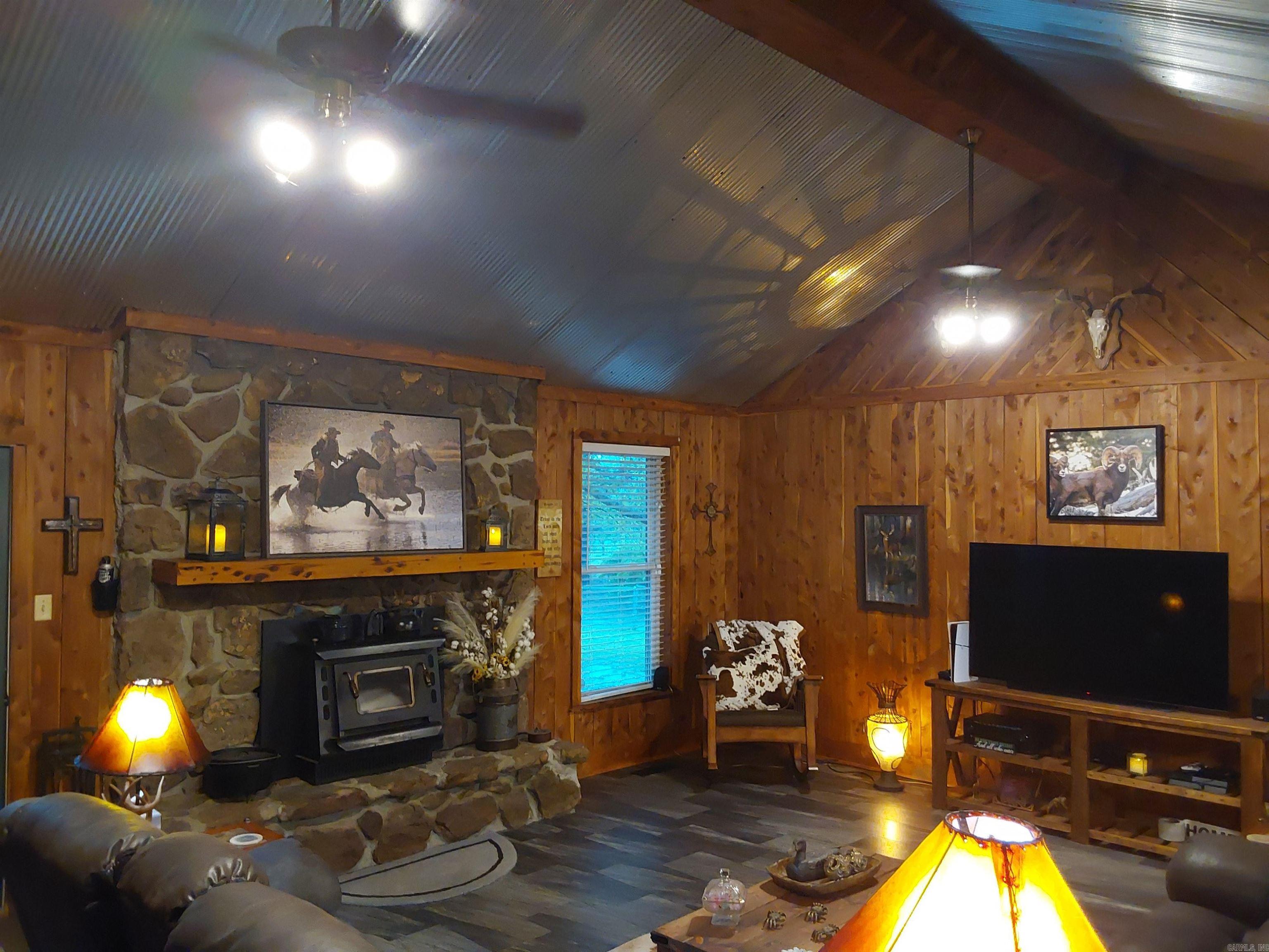 638 Highway 25 N