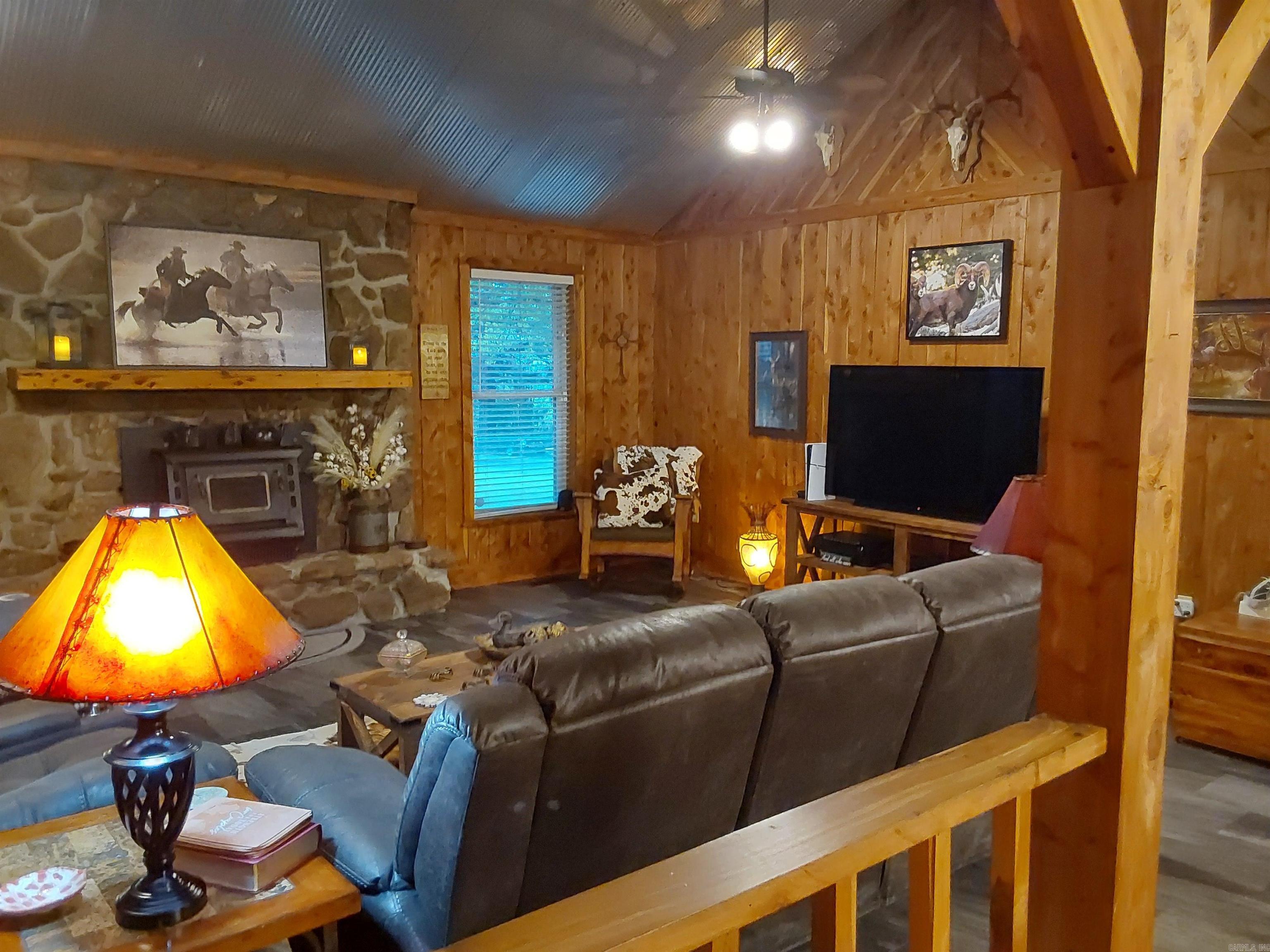 638 Highway 25 N