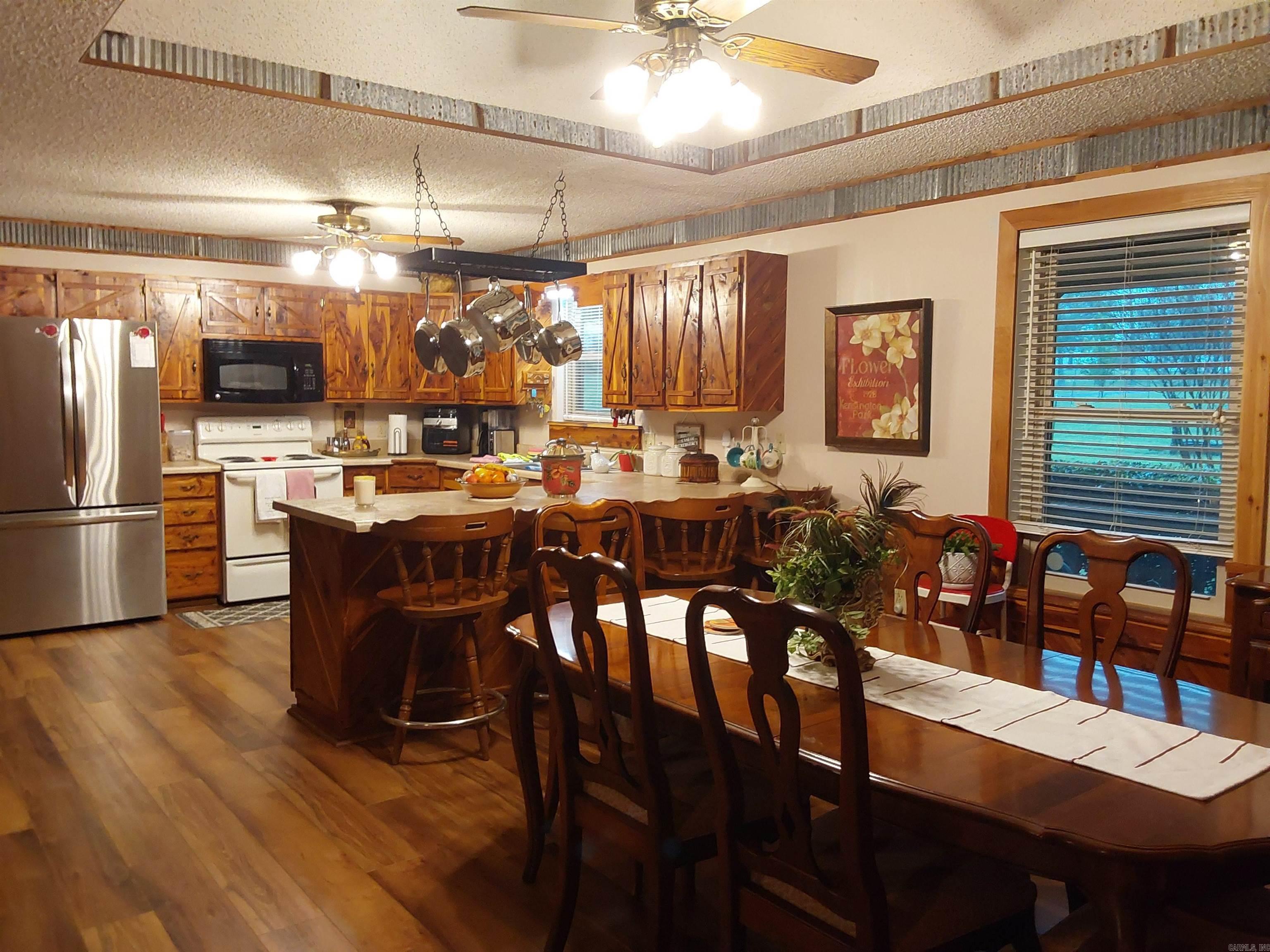 638 Highway 25 N