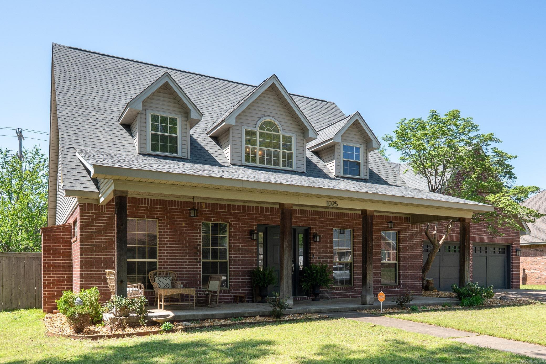 1025 Summerwood