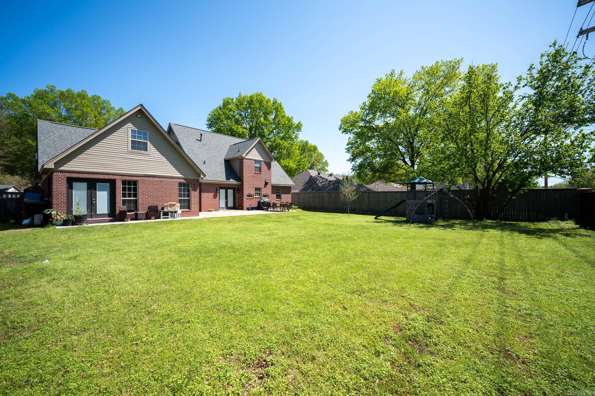 1025 Summerwood