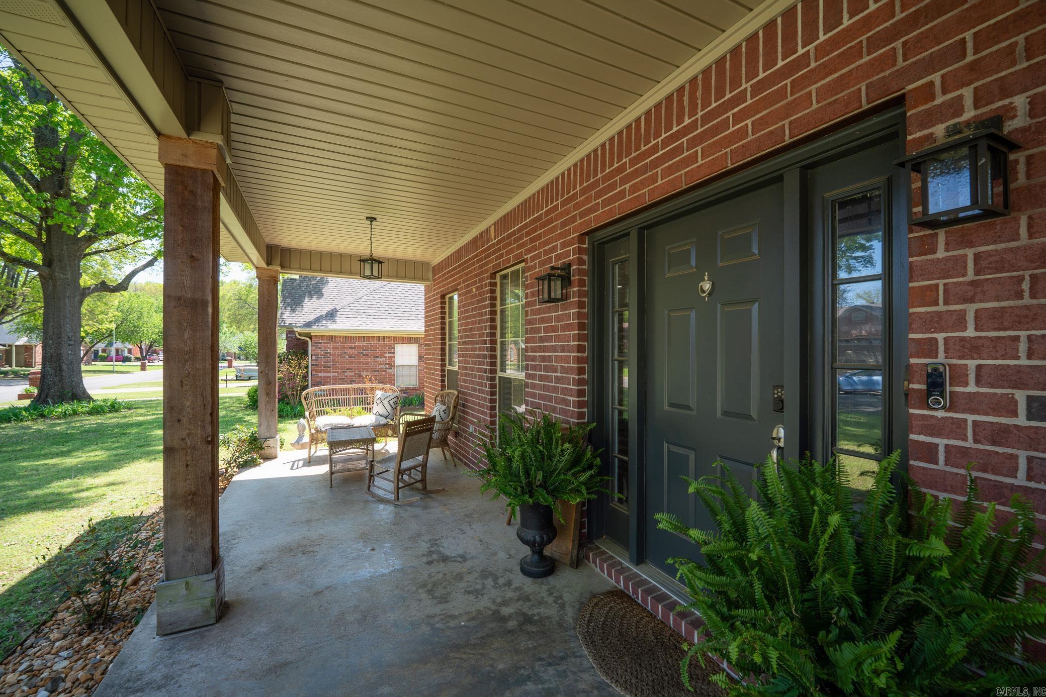 1025 Summerwood