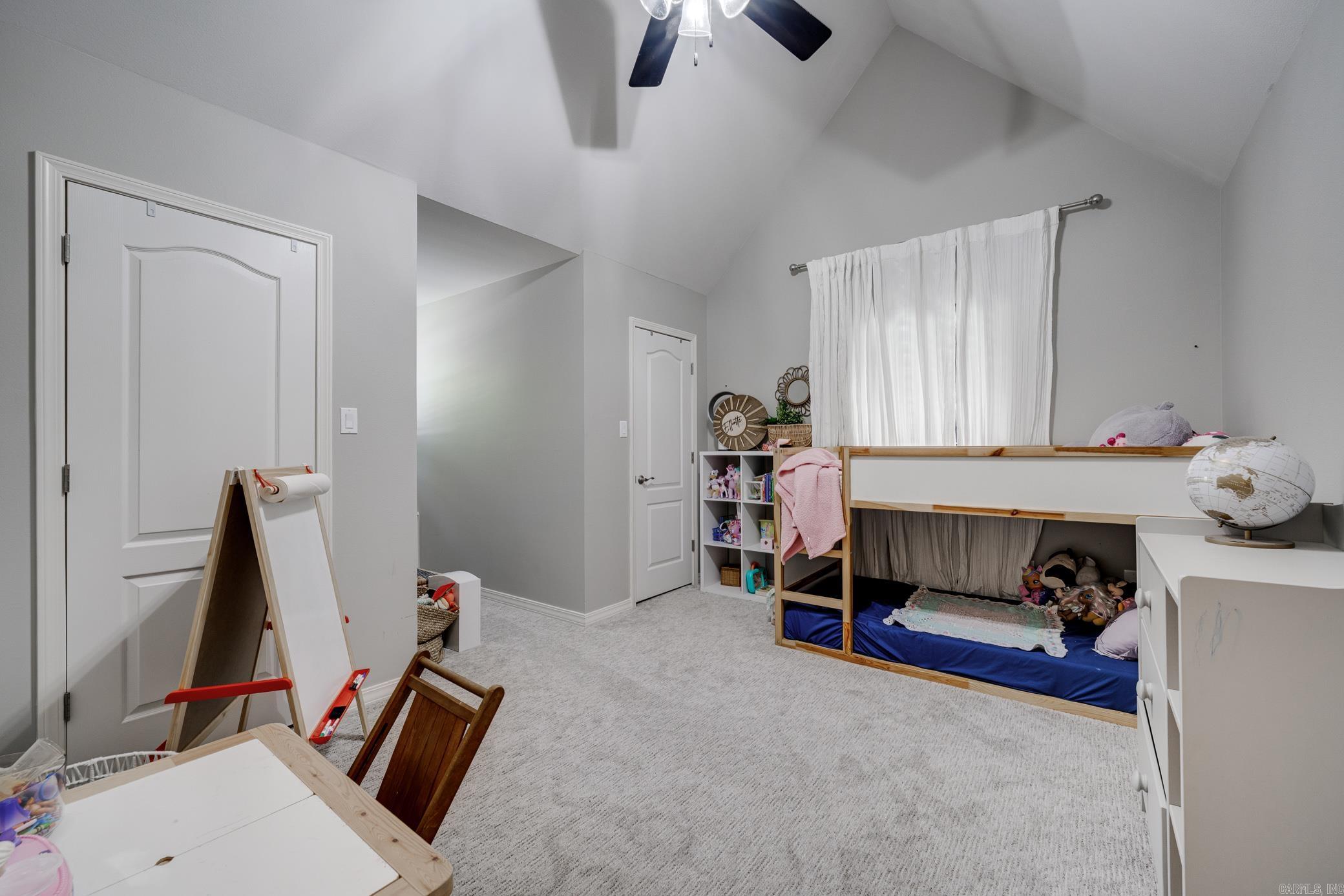 1025 Summerwood
