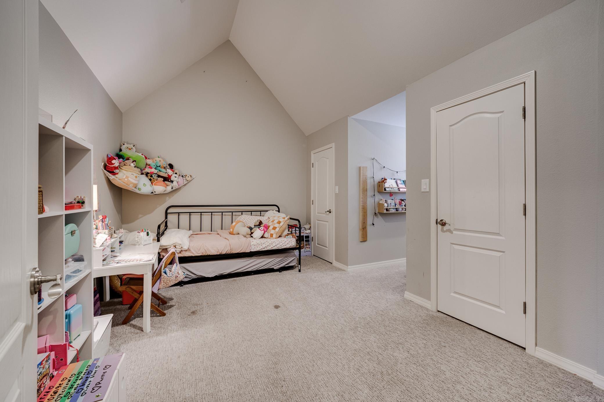 1025 Summerwood