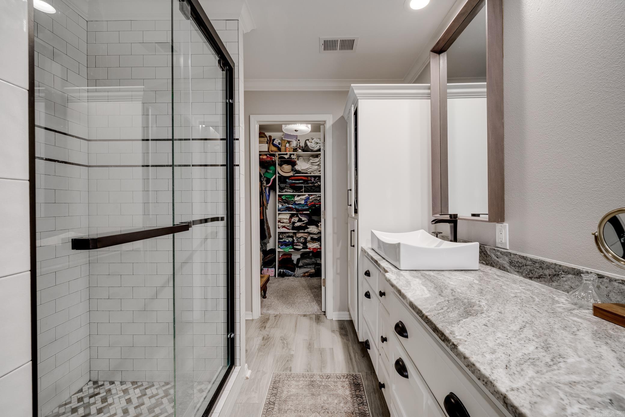 1025 Summerwood