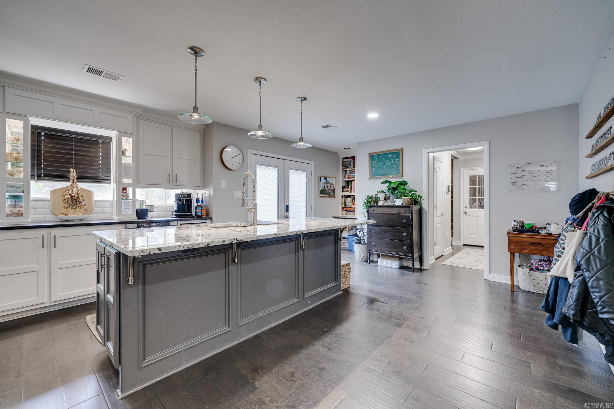 1025 Summerwood