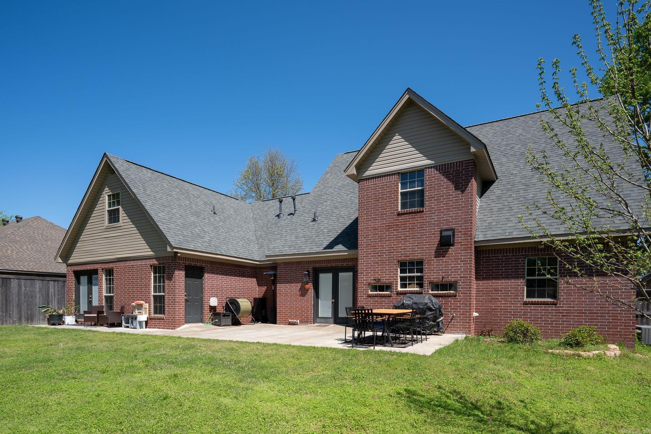 1025 Summerwood