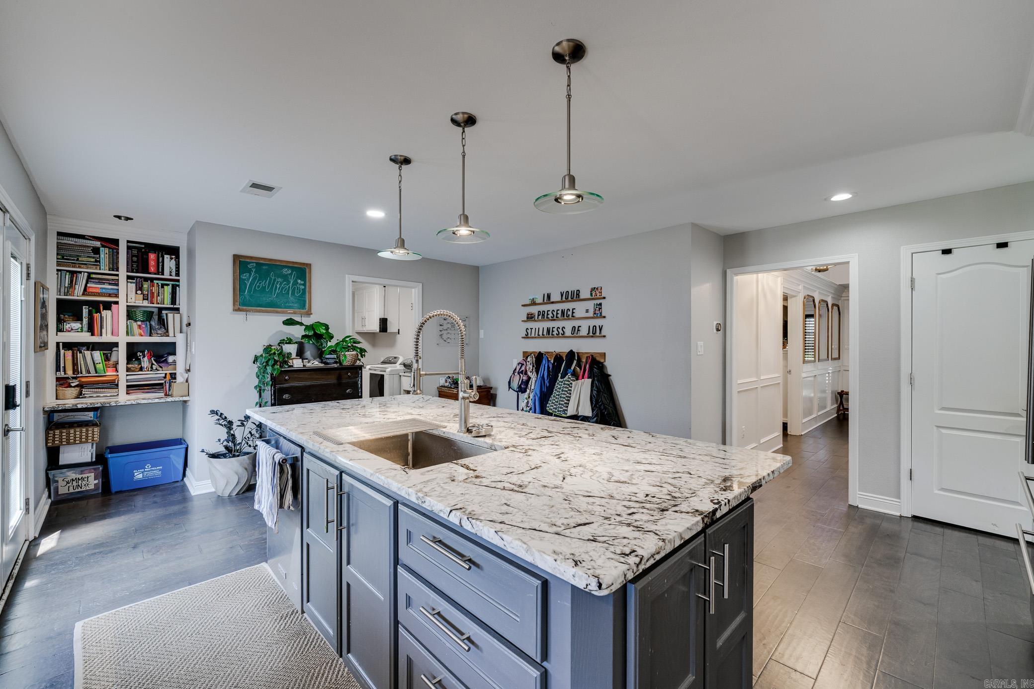 1025 Summerwood