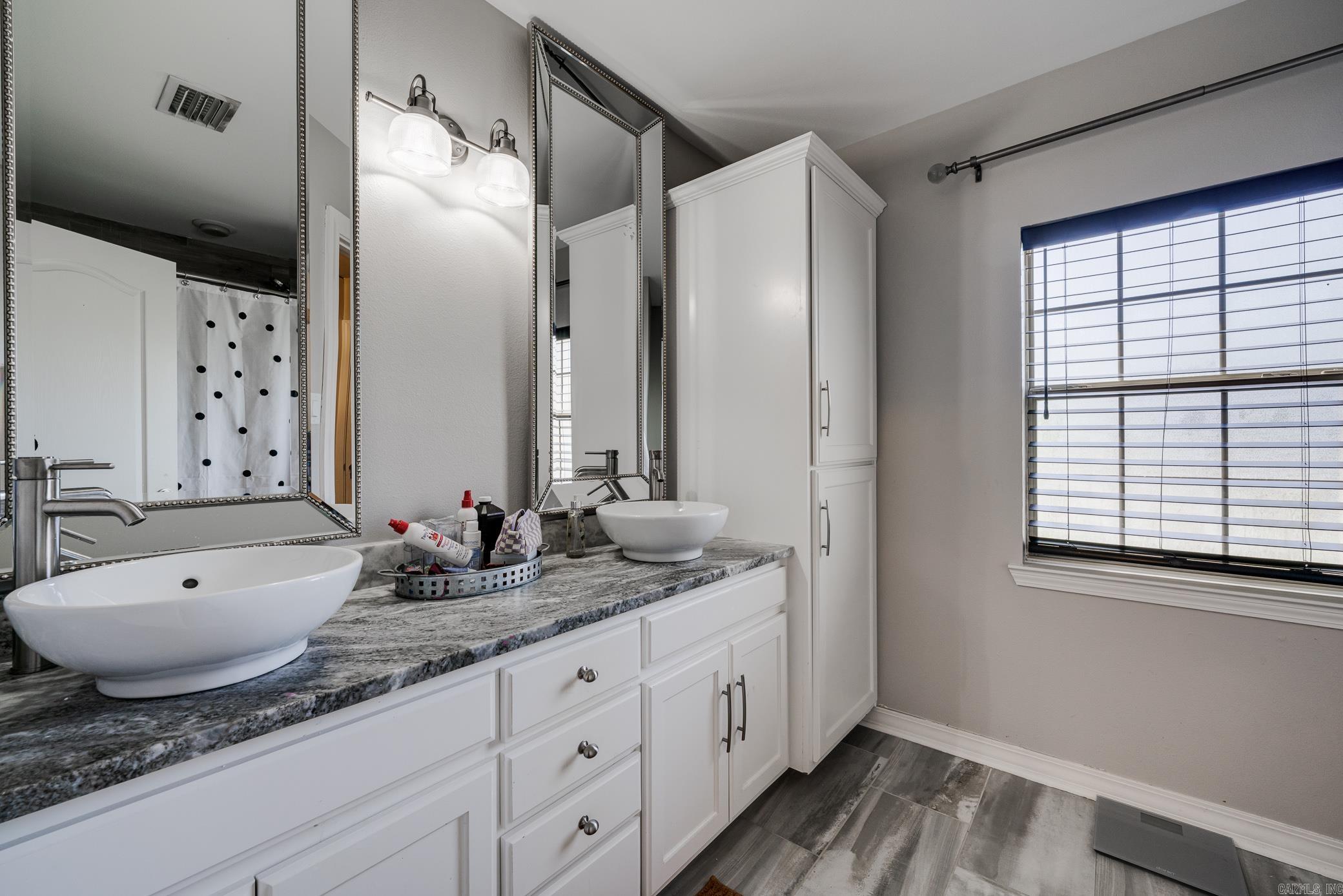 1025 Summerwood