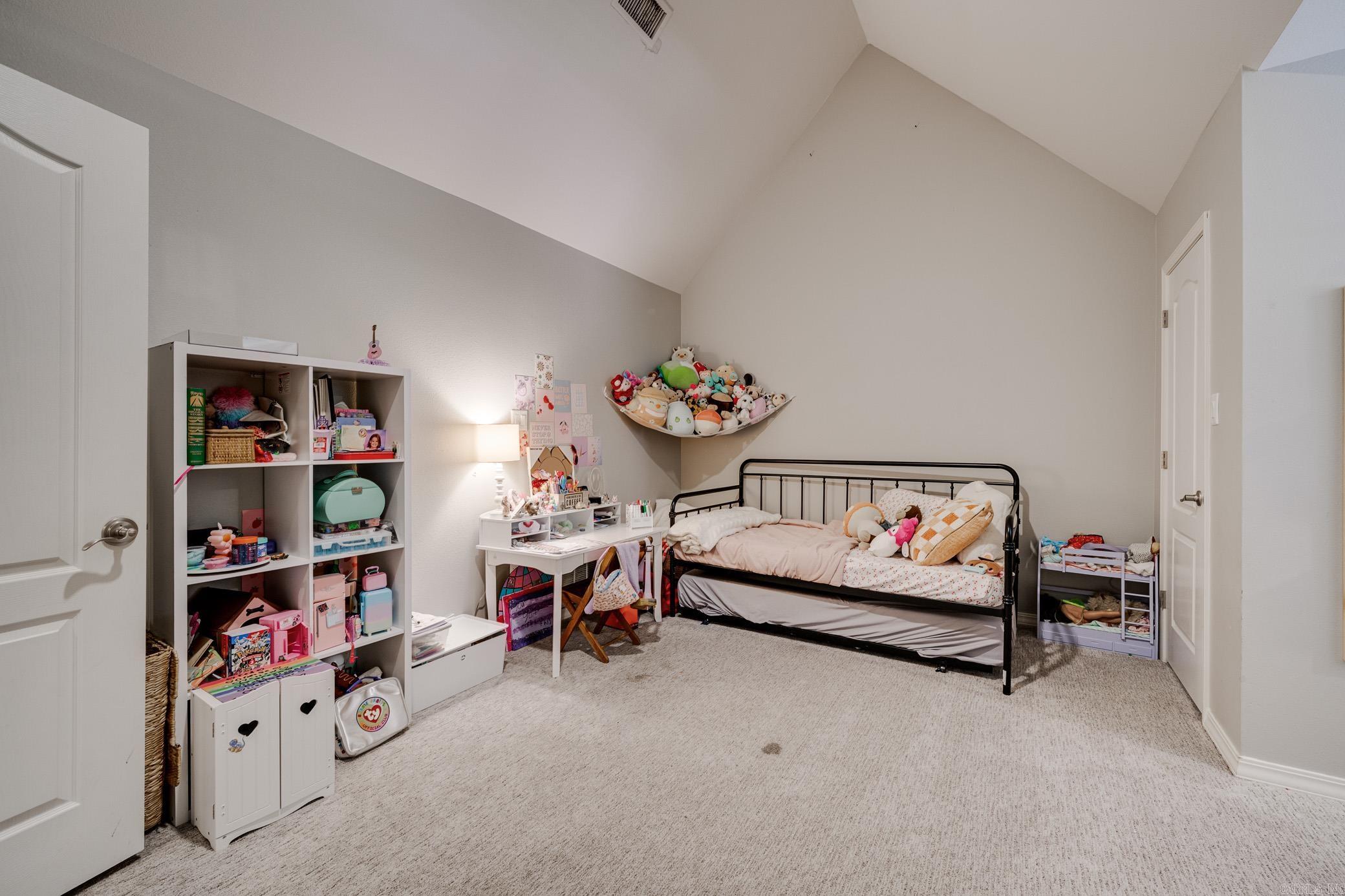 1025 Summerwood