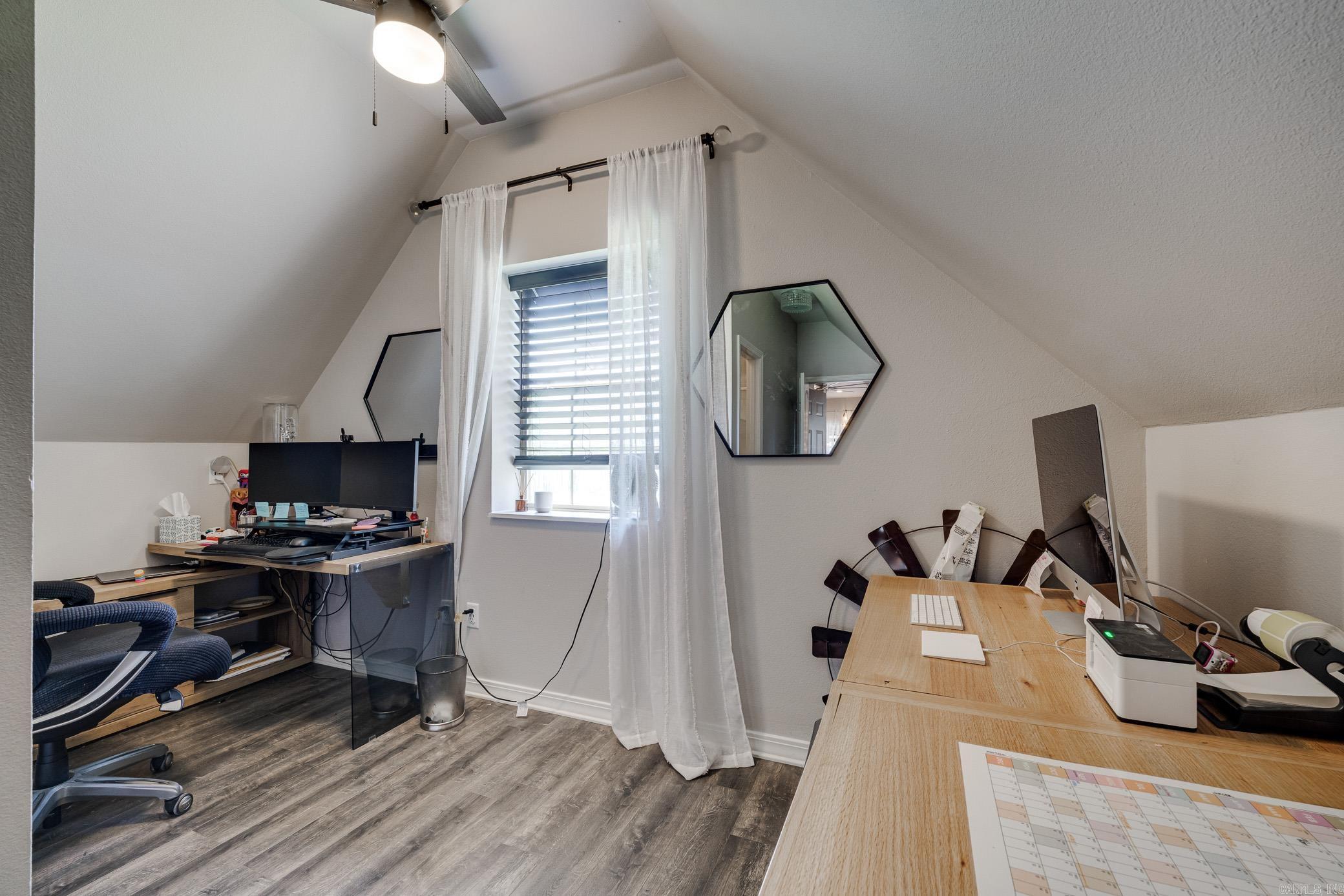 1025 Summerwood