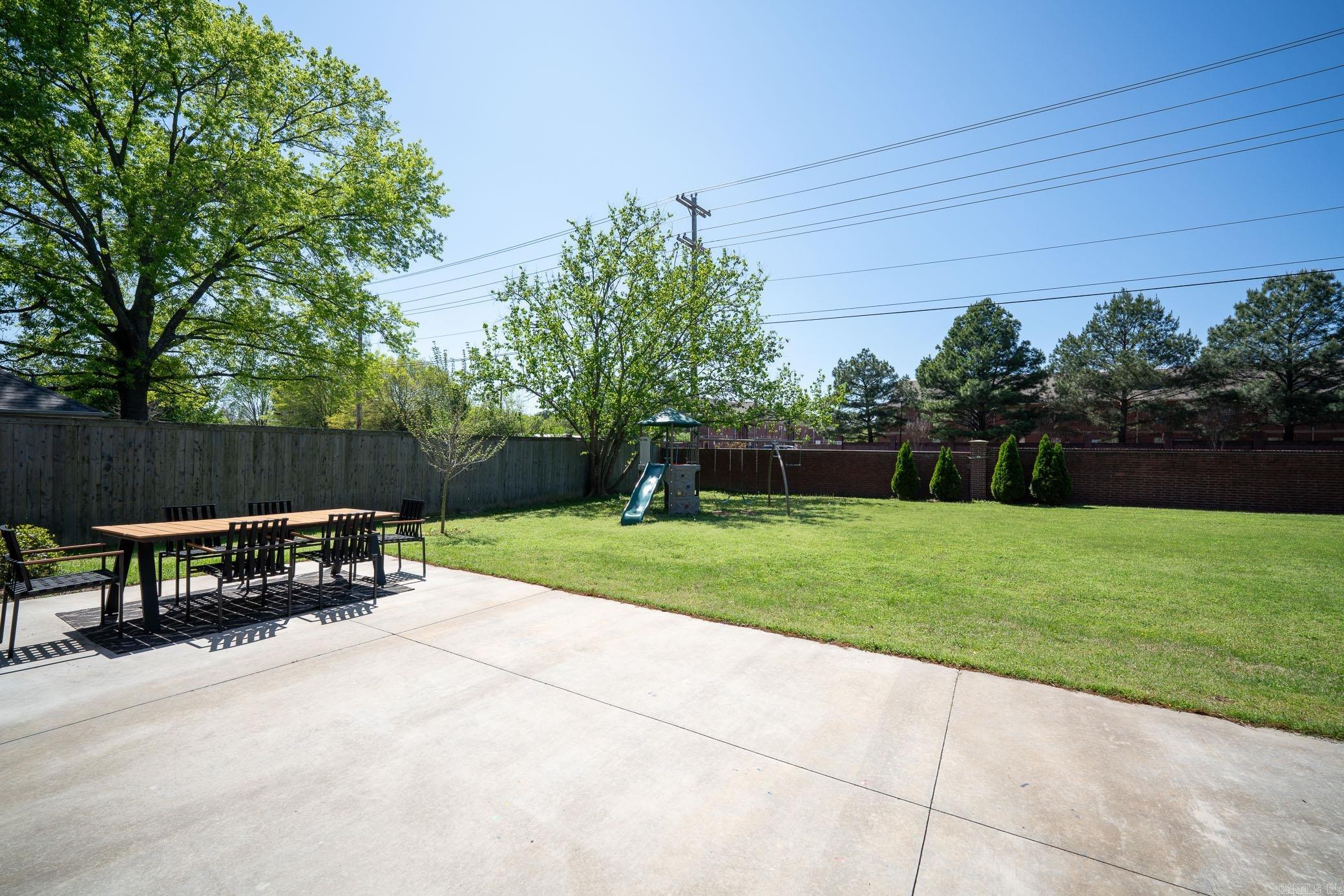 1025 Summerwood