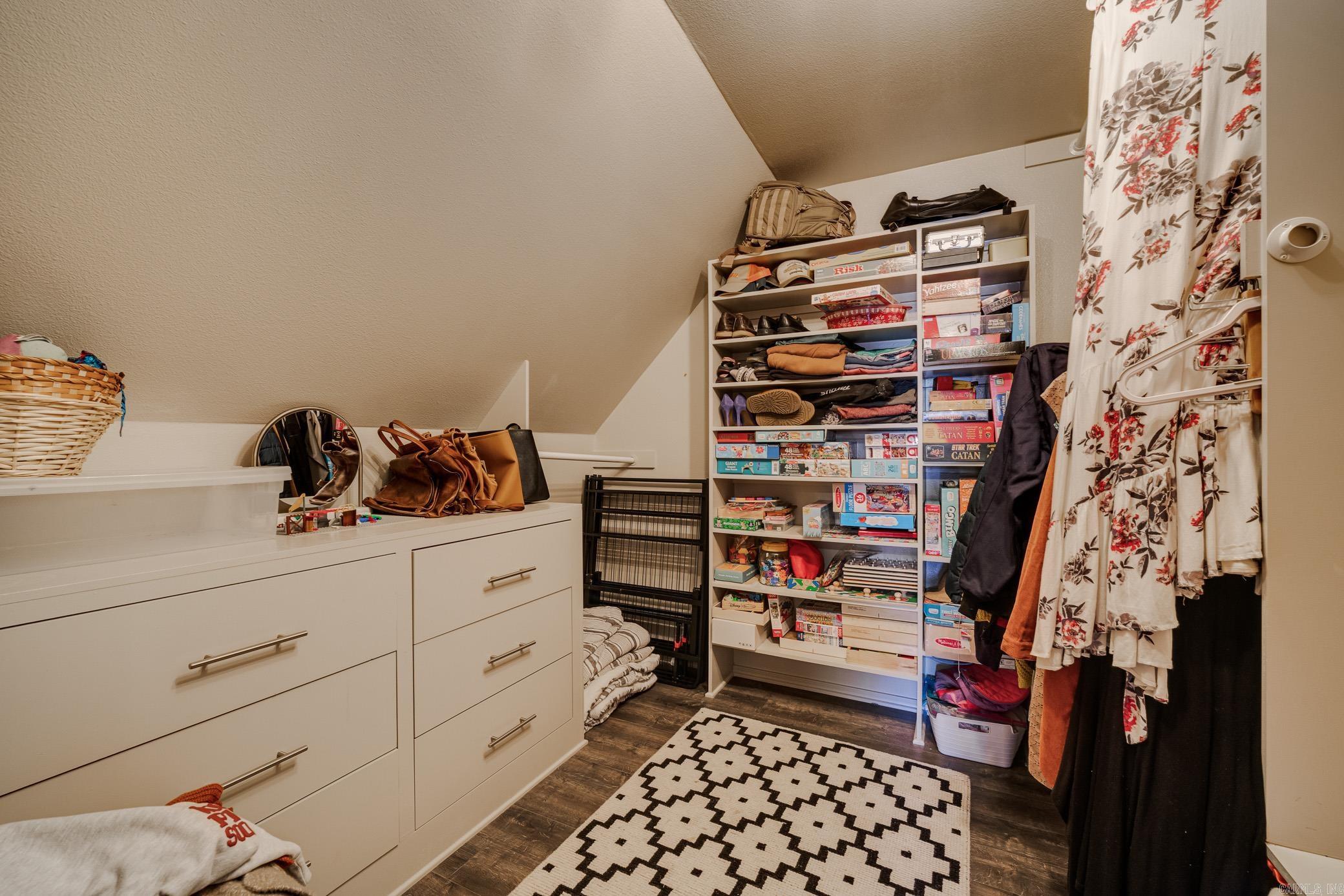1025 Summerwood