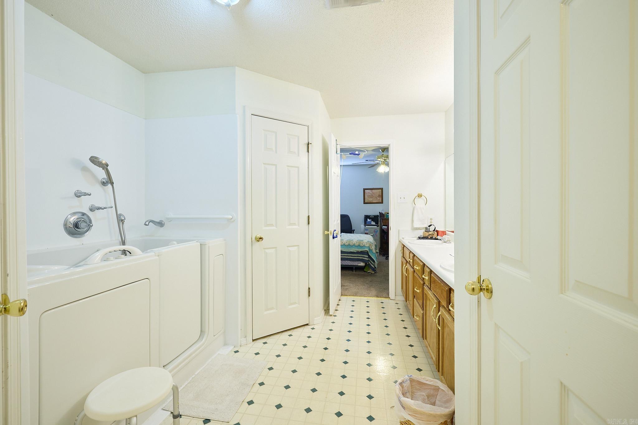 914 Amy Circle