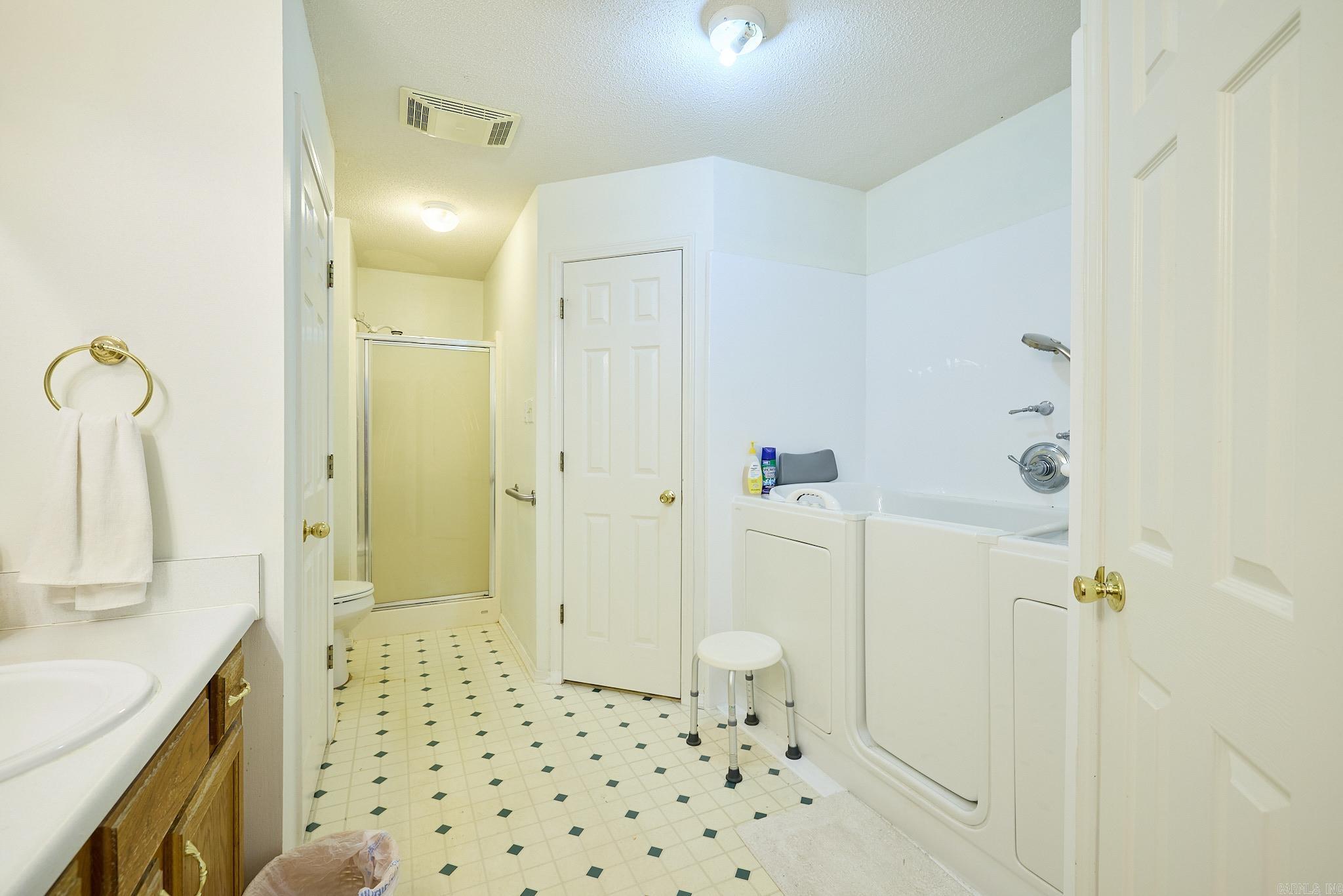 914 Amy Circle