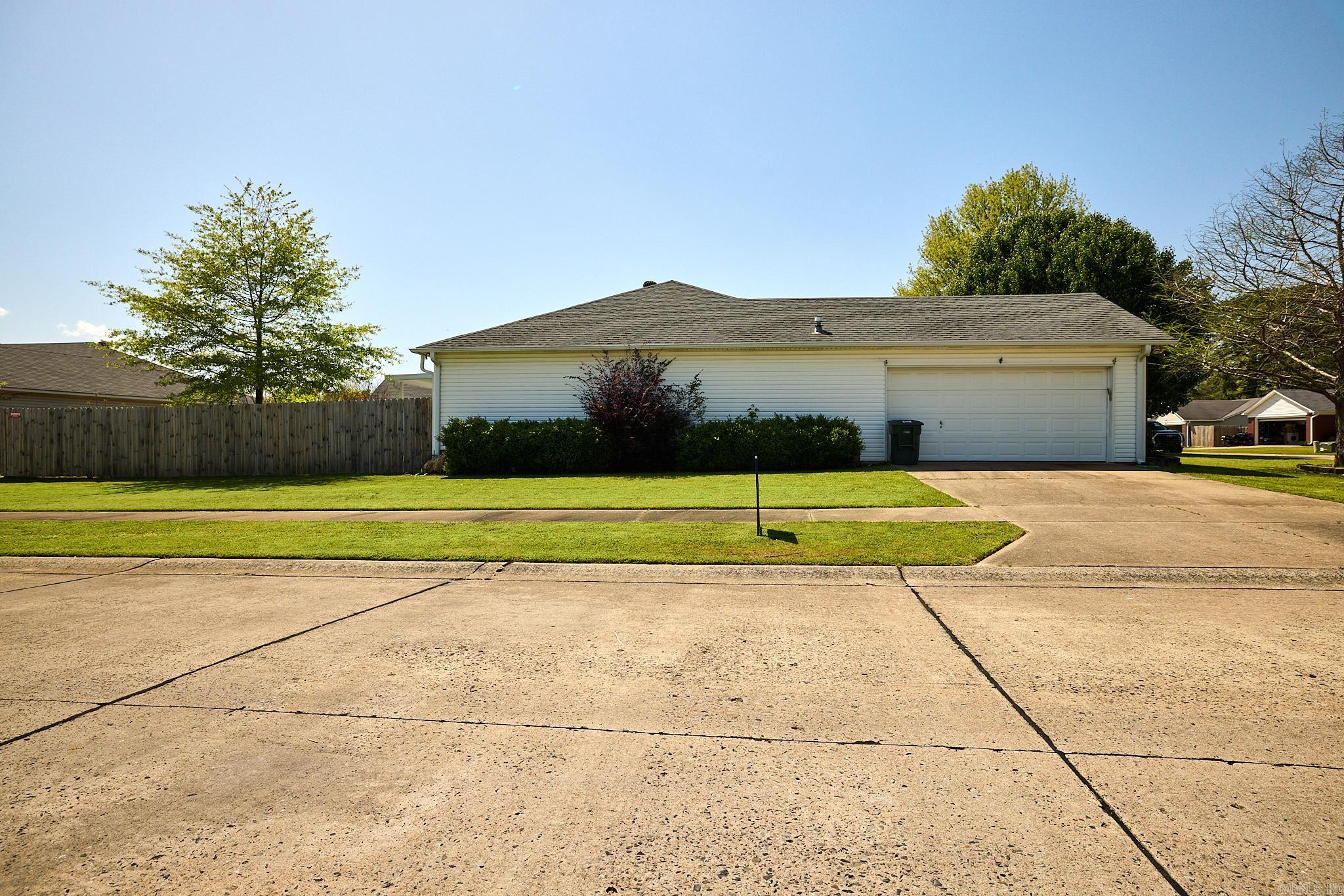 914 Amy Circle